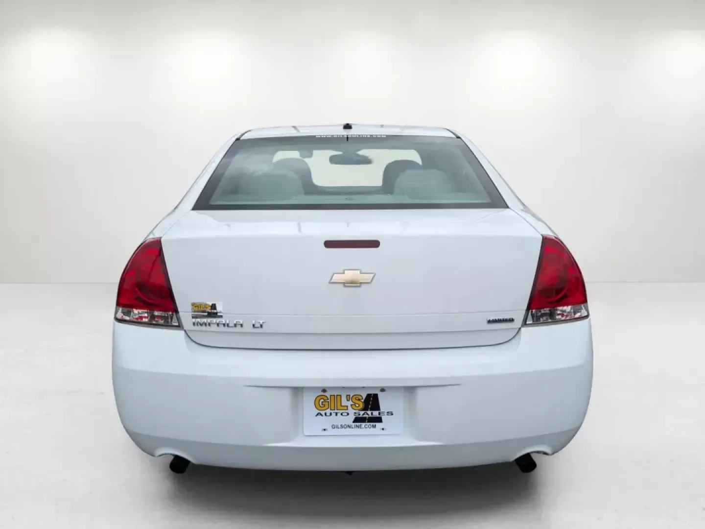 2014 /Gray Chevrolet Impala Limited LT (2G1WB5E32E1) with an Gas V6 3.6L/217 engine, 6-Speed Automatic transmission, located at 521 Old Farm Lane Rd, Prattville, AL, 36066, (334) 325-1505, 32.482460, -86.416367 - 2014 Chevrolet Impala Limited LT - Photo#5
