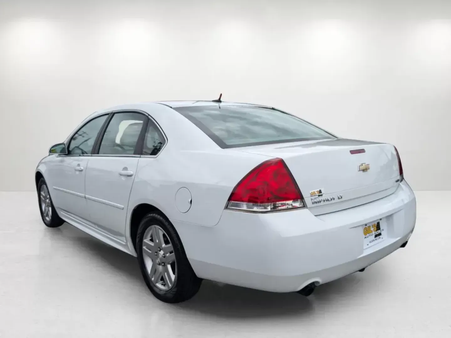 2014 /Gray Chevrolet Impala Limited LT (2G1WB5E32E1) with an Gas V6 3.6L/217 engine, 6-Speed Automatic transmission, located at 521 Old Farm Lane Rd, Prattville, AL, 36066, (334) 325-1505, 32.482460, -86.416367 - 2014 Chevrolet Impala Limited LT - Photo#6