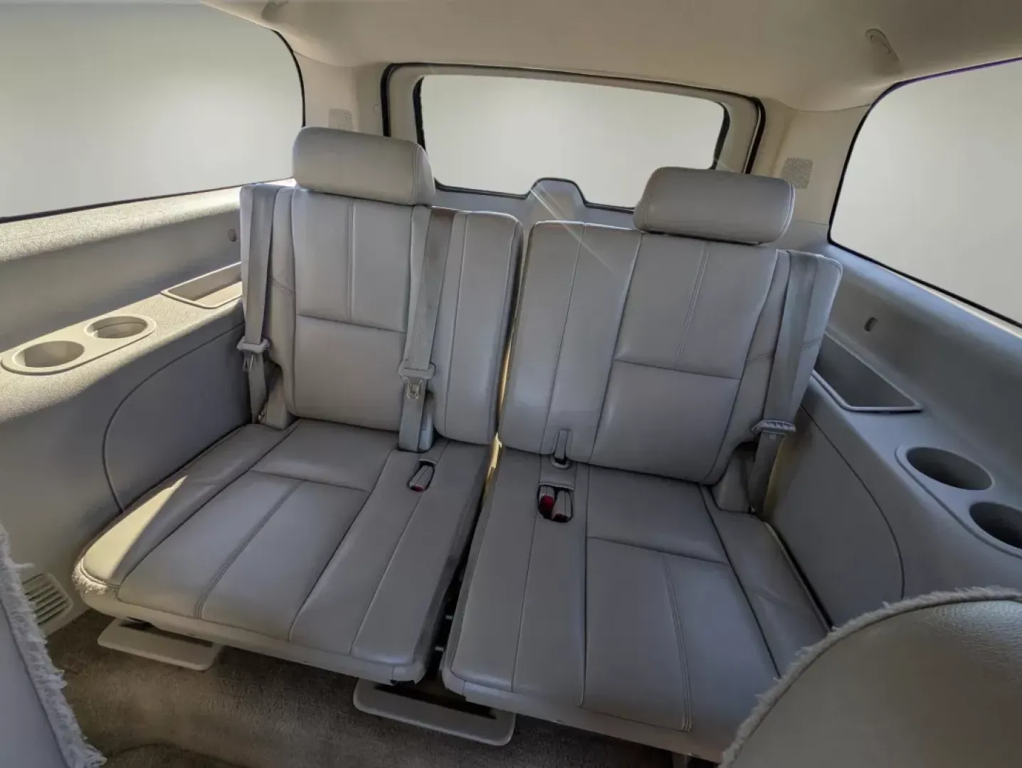 2014 /Light Titanium/Dark Titanium Chevrolet Suburban LT (1GNSCJE07ER) with an Other engine, located at 3959 U.S. 80 W, Phenix City, AL, 36870, (334) 297-4885, 32.469296, -85.135185 - **Discover Your Home on Wheels: 2014 Chevrolet Suburban LT Perfect for Family Adventures!**<br /> <br /> At Gils Auto in Phenix City, AL, we believe every journey should be as enjoyable as the destination. Introducing the 2014 Chevrolet Suburban LT, an ideal SUV for growing families and weekend adv - Photo#12