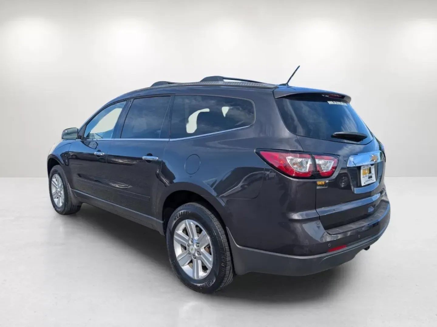 2014 /Dk Titanium/Lt Titanium Chevrolet Traverse LT (1GNKRGKD1EJ) with an Other engine, located at 5115 14th Ave., Columbus, GA, 31904, (706) 323-0345, 32.511494, -84.971046 - Are you searching for the perfect family SUV that combines comfort, reliability, and affordability? Look no further than this stunning 2014 Chevrolet Traverse LT, now available at Gils Auto in Phenix City, AL. Ideal for growing families or anyone who enjoys weekend adventures, this versatile vehicle - Photo#6