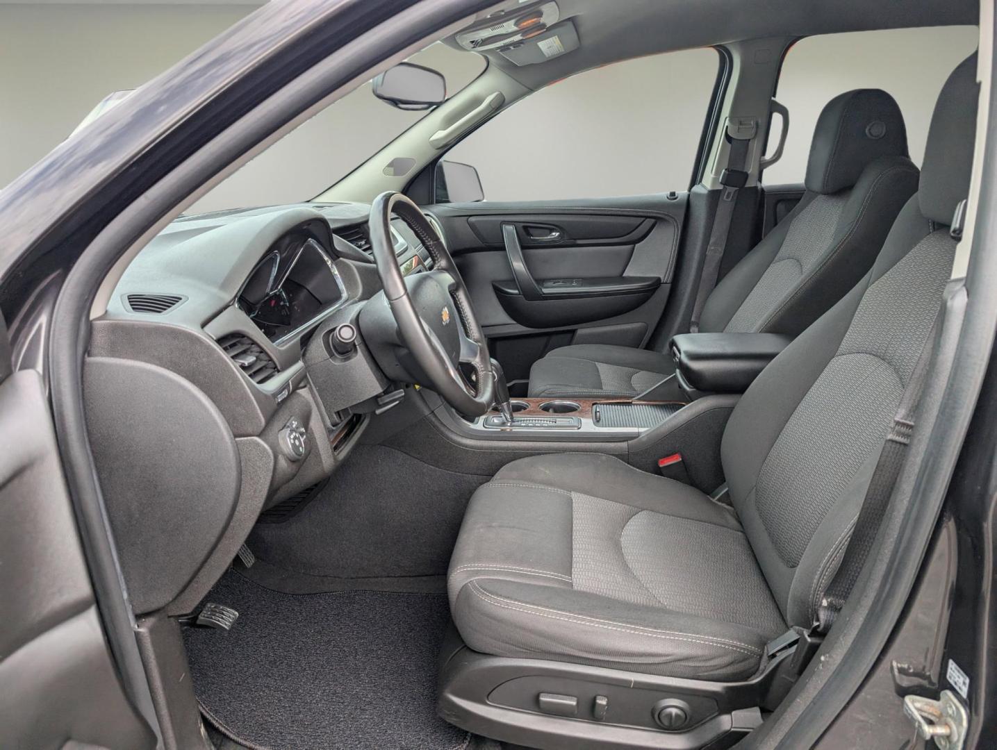 2014 /Ebony Chevrolet Traverse LT (1GNKRGKD4EJ) with an Gas V6 3.6L/217 engine, 6-Speed Automatic transmission, located at 5115 14th Ave., Columbus, GA, 31904, (706) 323-0345, 32.511494, -84.971046 - 2014 Chevrolet Traverse LT - Photo#9