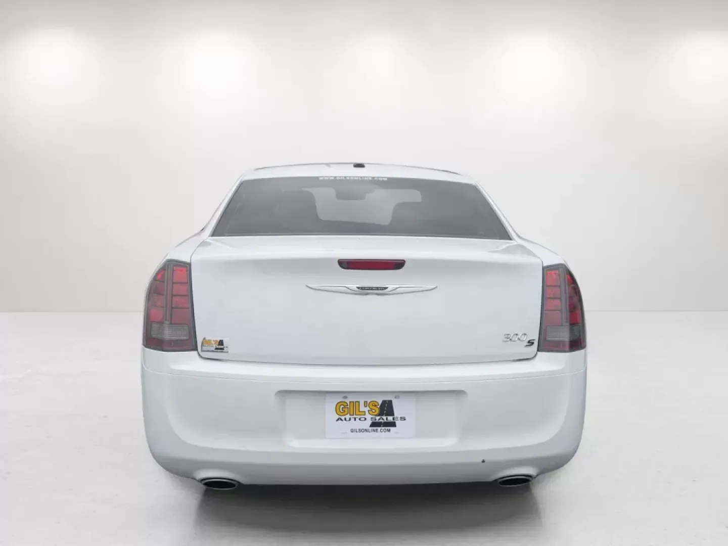 2014 /Ambassador Blue/Black Chrysler 300 300S (2C3CCABG3EH) with an Other engine, located at 5115 14th Ave., Columbus, GA, 31904, (706) 323-0345, 32.511494, -84.971046 - **Experience Luxury and Performance with the 2014 Chrysler 300S at Gils Auto!**<br /> <br /> Imagine cruising through Phenix City, AL, in a stylish sedan that seamlessly blends luxury with powerful performance-a vehicle that's perfect for both your daily commute and spontaneous weekend adventures. T - Photo#5