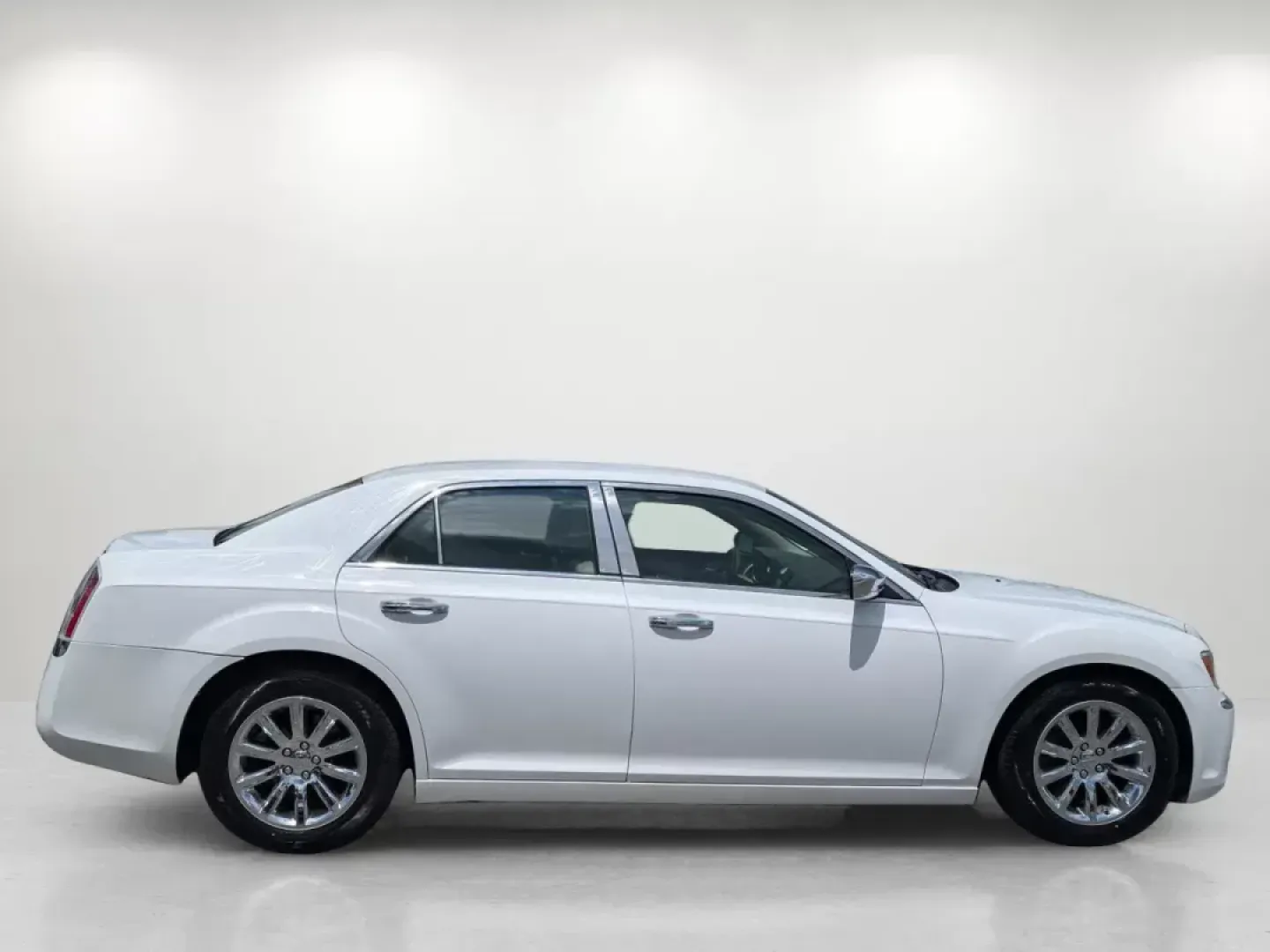 2014 /Lt Frost/Dk Frost Beige Chrysler 300 300C (2C3CCAEG5EH) with an Regular Unleaded V-6 3.6 L/220 engine, 8-Speed Automatic w/OD transmission, located at 5115 14th Ave., Columbus, GA, 31904, (706) 323-0345, 32.511494, -84.971046 - **Experience Luxury and Comfort with the 2014 Chrysler 300C at Gils Auto - Columbus!** <br /> <br /> Are you in the market for a vehicle that marries sophistication with performance, all while being accessible even with a less-than-perfect credit score? Look no further! At Gils Auto, your trusted Bu - Photo#3