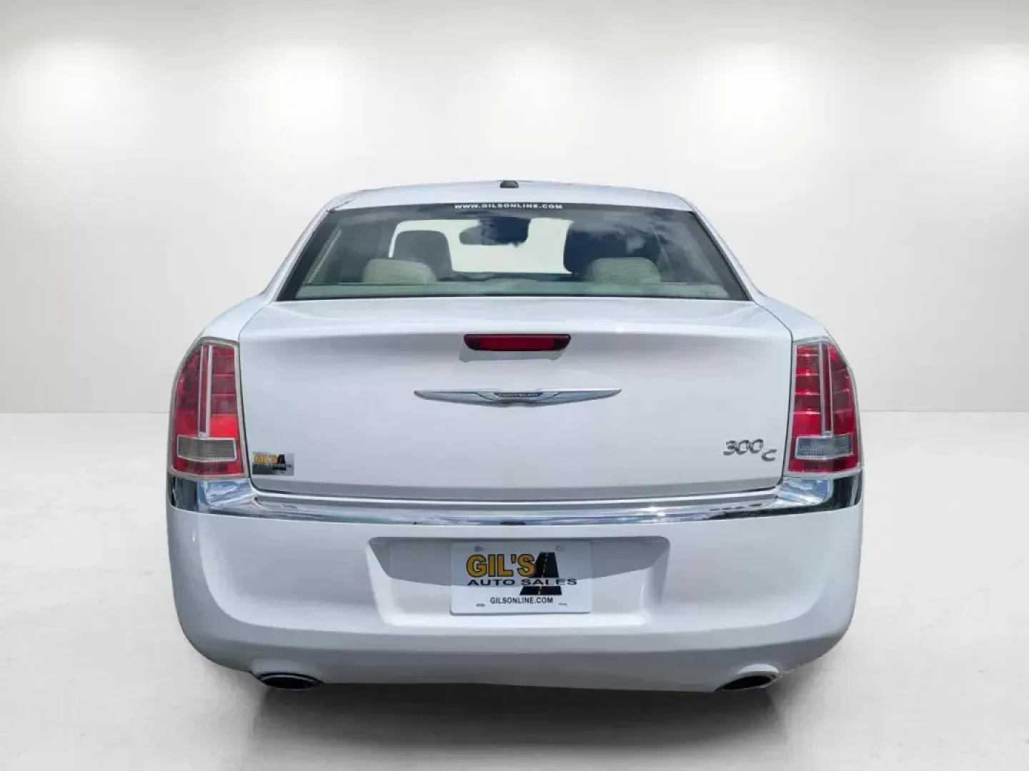 2014 /Lt Frost/Dk Frost Beige Chrysler 300 300C (2C3CCAEG5EH) with an Regular Unleaded V-6 3.6 L/220 engine, 8-Speed Automatic w/OD transmission, located at 5115 14th Ave., Columbus, GA, 31904, (706) 323-0345, 32.511494, -84.971046 - **Experience Luxury and Comfort with the 2014 Chrysler 300C at Gils Auto - Columbus!** <br /> <br /> Are you in the market for a vehicle that marries sophistication with performance, all while being accessible even with a less-than-perfect credit score? Look no further! At Gils Auto, your trusted Bu - Photo#5