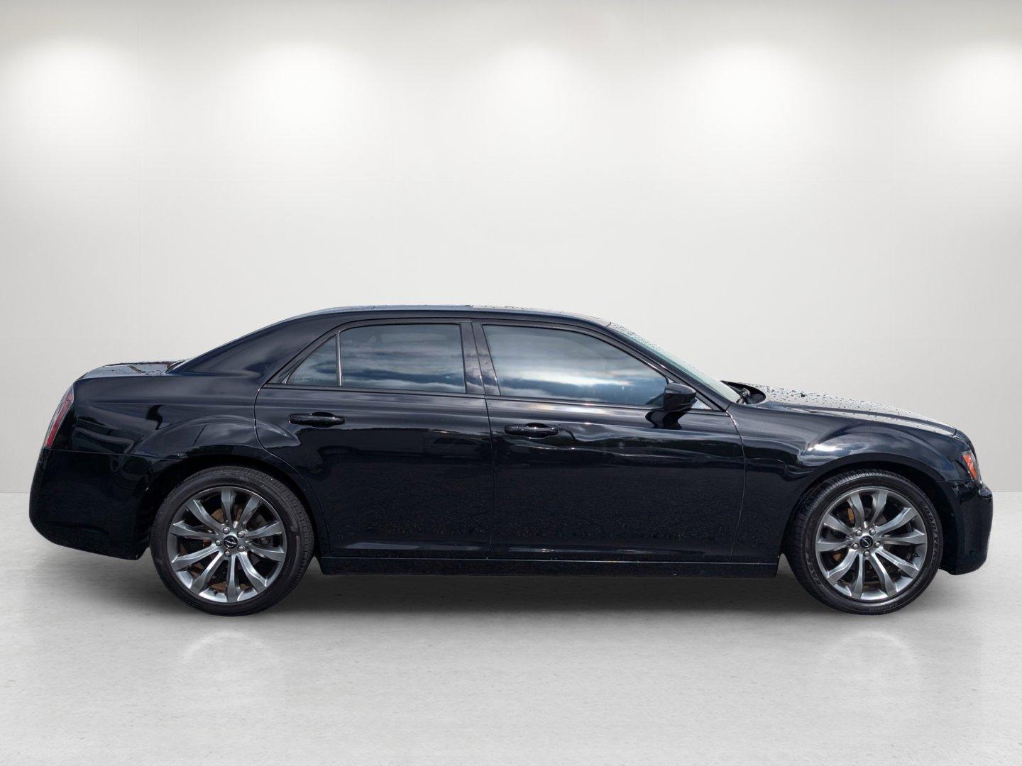 2014 /Black Chrysler 300 300S (2C3CCABG9EH) with an Regular Unleaded V-6 3.6 L/220 engine, 8-Speed Automatic w/OD transmission, located at 3959 U.S. 80 W, Phenix City, AL, 36870, (334) 297-4885, 32.469296, -85.135185 - 2014 Chrysler 300 300S - Photo#4