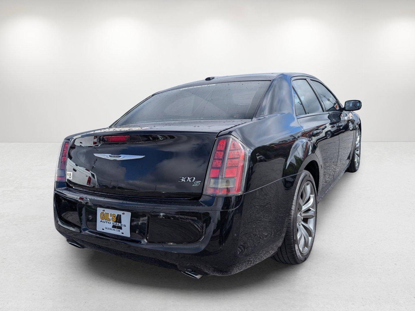 2014 /Black Chrysler 300 300S (2C3CCABG9EH) with an Regular Unleaded V-6 3.6 L/220 engine, 8-Speed Automatic w/OD transmission, located at 3959 U.S. 80 W, Phenix City, AL, 36870, (334) 297-4885, 32.469296, -85.135185 - 2014 Chrysler 300 300S - Photo#5