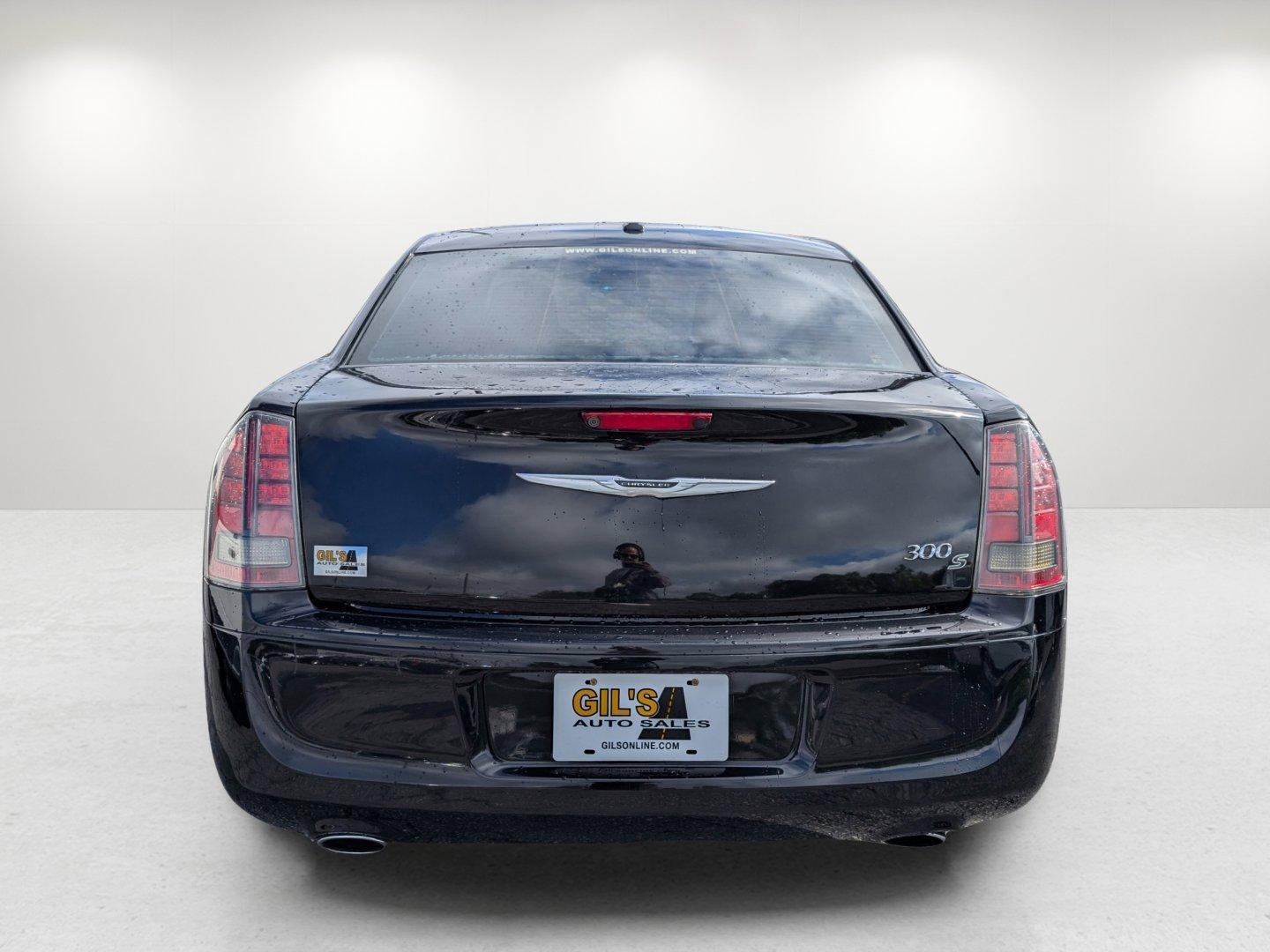 2014 /Black Chrysler 300 300S (2C3CCABG9EH) with an Regular Unleaded V-6 3.6 L/220 engine, 8-Speed Automatic w/OD transmission, located at 3959 U.S. 80 W, Phenix City, AL, 36870, (334) 297-4885, 32.469296, -85.135185 - 2014 Chrysler 300 300S - Photo#6