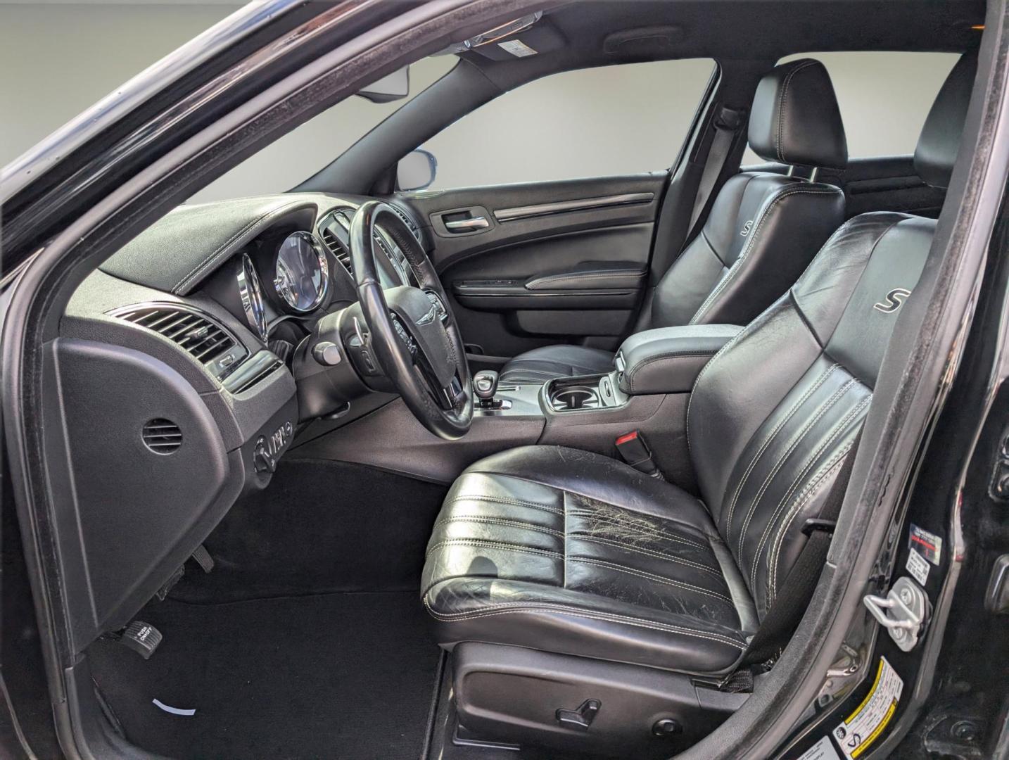 2014 /Black Chrysler 300 300S (2C3CCABG9EH) with an Regular Unleaded V-6 3.6 L/220 engine, 8-Speed Automatic w/OD transmission, located at 3959 U.S. 80 W, Phenix City, AL, 36870, (334) 297-4885, 32.469296, -85.135185 - 2014 Chrysler 300 300S - Photo#10
