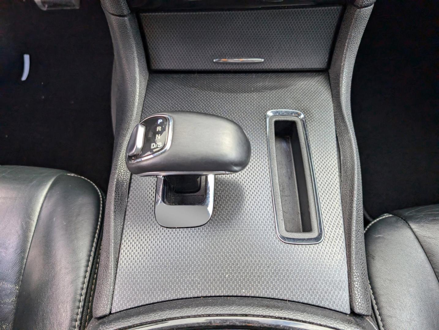 2014 /Black Chrysler 300 300S (2C3CCABG9EH) with an Regular Unleaded V-6 3.6 L/220 engine, 8-Speed Automatic w/OD transmission, located at 3959 U.S. 80 W, Phenix City, AL, 36870, (334) 297-4885, 32.469296, -85.135185 - 2014 Chrysler 300 300S - Photo#14