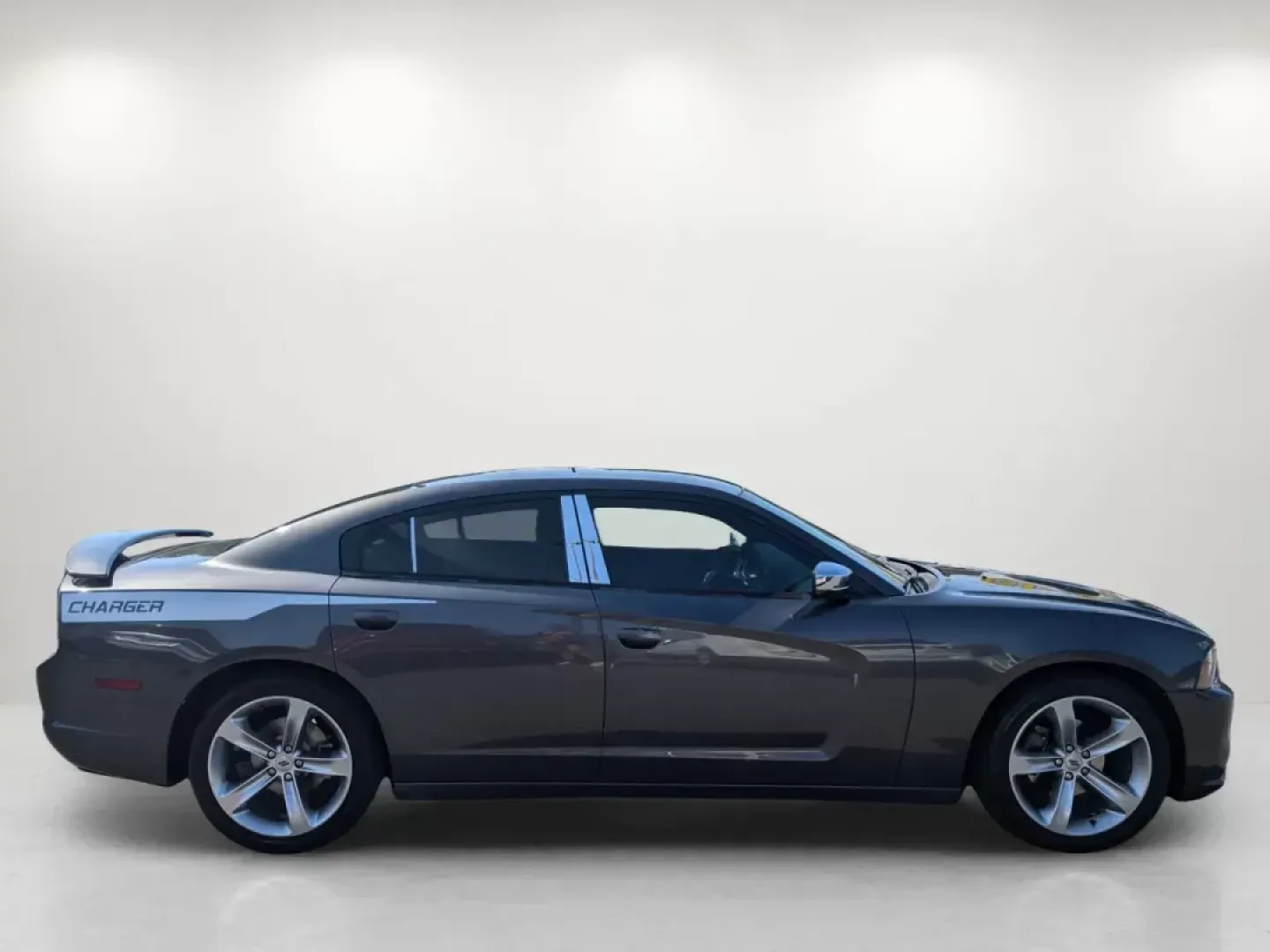 2014 /Black/Lt Frost Beige Dodge Charger SE (2C3CDXBG0EH) with an Regular Unleaded V-6 3.6 L/220 engine, 8-Speed Automatic w/OD transmission, located at 3959 U.S. 80 W, Phenix City, AL, 36870, (334) 297-4885, 32.469296, -85.135185 - 2014 Dodge Charger SE - Photo#4