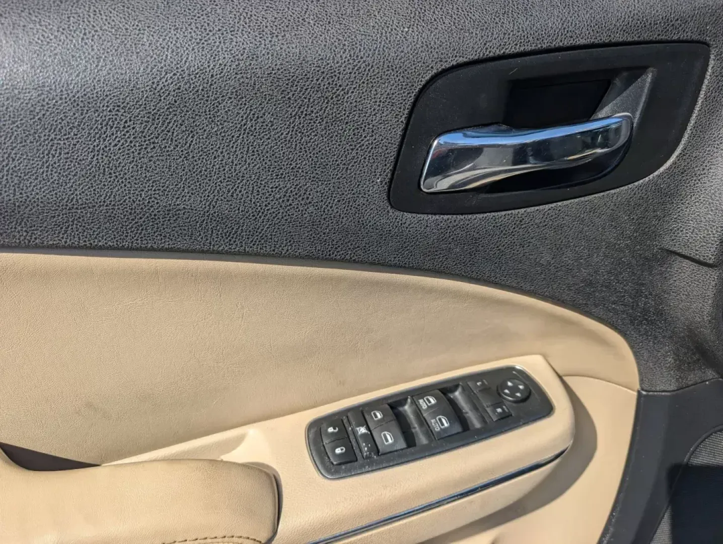 2014 /Black/Lt Frost Beige Dodge Charger SE (2C3CDXBG0EH) with an Regular Unleaded V-6 3.6 L/220 engine, 8-Speed Automatic w/OD transmission, located at 3959 U.S. 80 W, Phenix City, AL, 36870, (334) 297-4885, 32.469296, -85.135185 - 2014 Dodge Charger SE - Photo#9