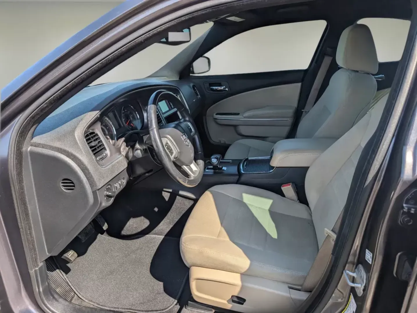 2014 /Black/Lt Frost Beige Dodge Charger SE (2C3CDXBG0EH) with an Regular Unleaded V-6 3.6 L/220 engine, 8-Speed Automatic w/OD transmission, located at 3959 U.S. 80 W, Phenix City, AL, 36870, (334) 297-4885, 32.469296, -85.135185 - 2014 Dodge Charger SE - Photo#10