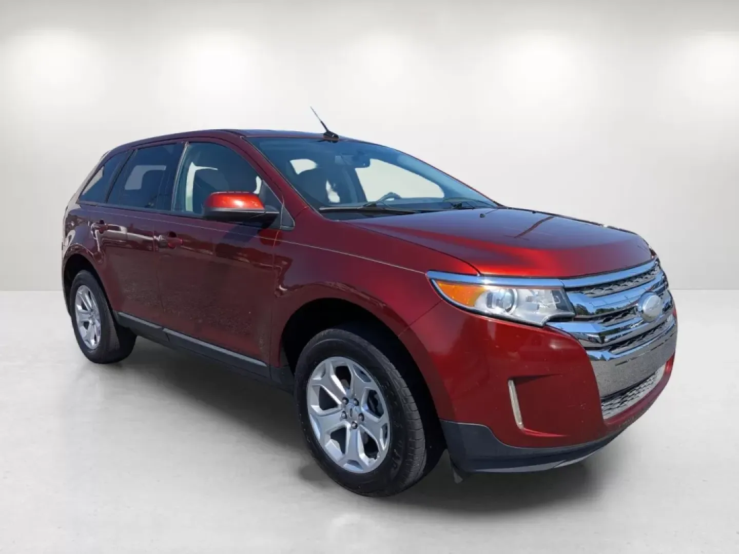 2014 Ford Edge SEL (2FMDK3JC5EB) with an Other engine, located at 1430 Gateway Drive, Opelika, AL, 36801, (334) 239-0944, 32.637871, -85.409790 - Are you searching for the perfect SUV to elevate your everyday adventures? Look no further than this stunning 2014 Ford Edge SEL at Gils Auto in Phenix City, AL. Perfect for growing families or anyone looking for a reliable vehicle for their daily commute, this versatile SUV offers a blend of comfor - Photo#2
