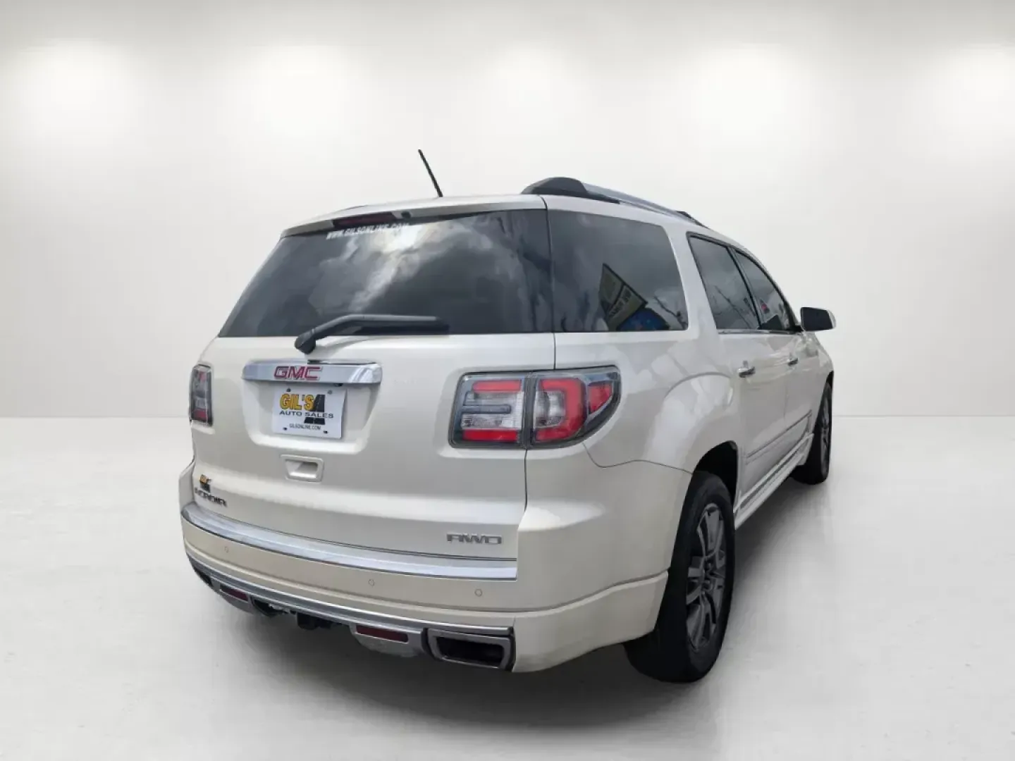 2014 /Cocoa Dune GMC Acadia Denali (1GKKVTKD8EJ) with an Gas V6 3.6L/220 engine, 6-Speed Automatic transmission, located at 1430 Gateway Drive, Opelika, AL, 36801, (334) 239-0944, 32.637871, -85.409790 - 2014 GMC Acadia Denali - Photo#4
