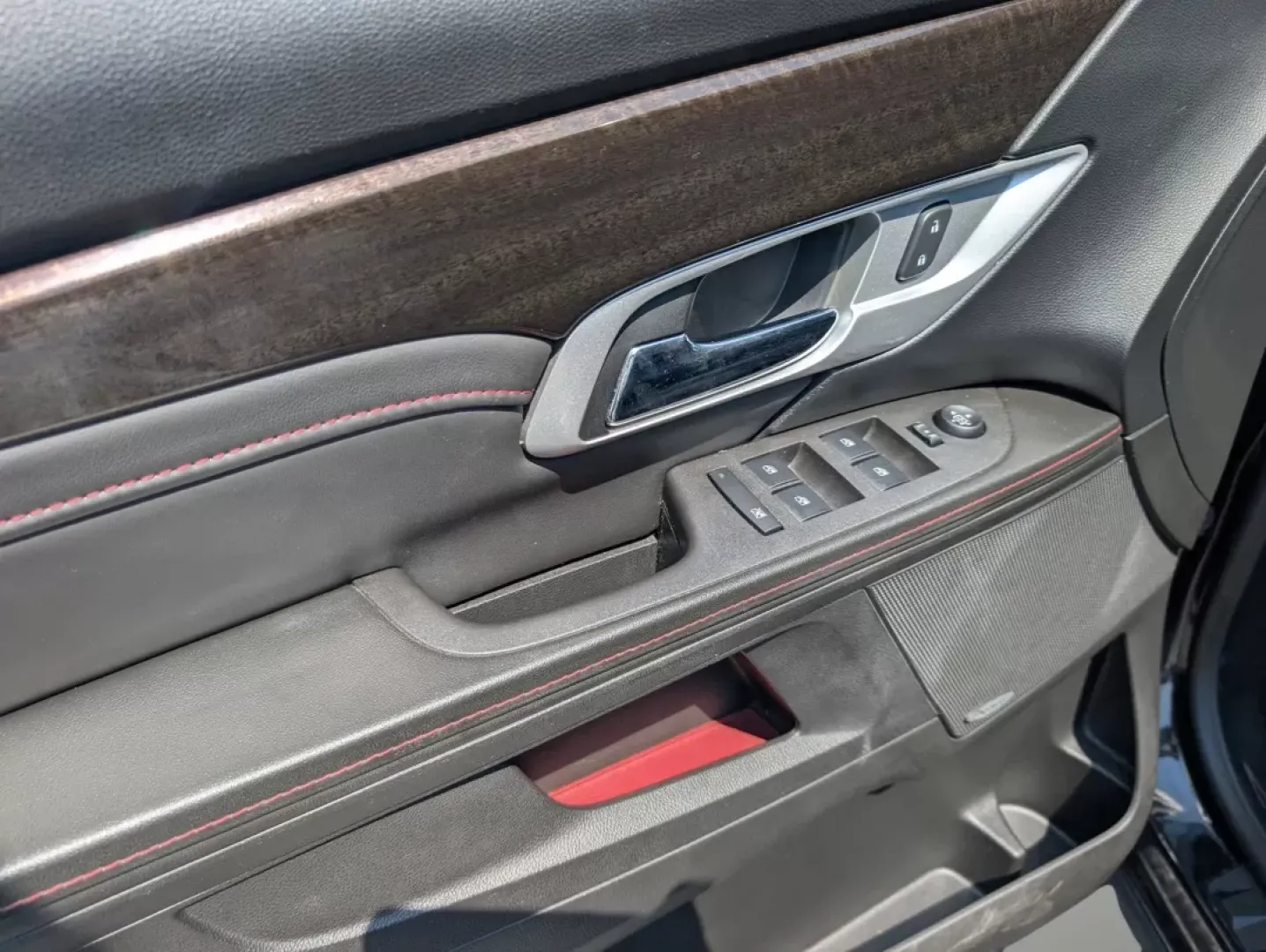 2014 /Jet Black GMC Terrain Denali (2GKALUEK0E6) with an Other engine, located at 1430 Gateway Drive, Opelika, AL, 36801, (334) 239-0944, 32.637871, -85.409790 - **Experience the Perfect Blend of Style and Comfort with the 2014 GMC Terrain Denali!**<br /> <br /> Are you searching for a vehicle that perfectly complements both your busy lifestyle and your family's needs? Look no further! The 2014 GMC Terrain Denali is the ideal SUV for those who value space, s - Photo#8