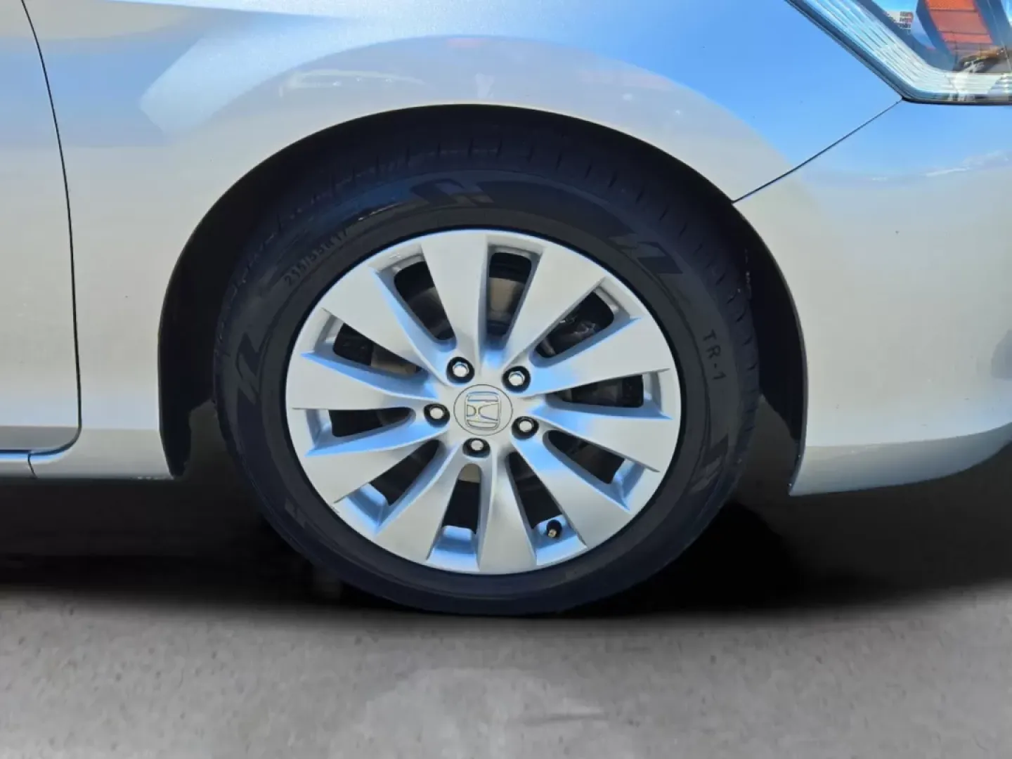 2014 Honda Accord Sedan EX-L (1HGCR3F85EA) with an Other engine, located at 3959 U.S. 80 W, Phenix City, AL, 36870, (334) 297-4885, 32.469296, -85.135185 - **Experience Luxury and Reliability with This 2014 Honda Accord EX-L Sedan, Perfect for Your Lifestyle!**<br /> <br /> If you're seeking a vehicle that seamlessly blends comfort, reliability, and advanced features for your daily commute or weekend adventures, look no further than this stunning 2014 - Photo#2