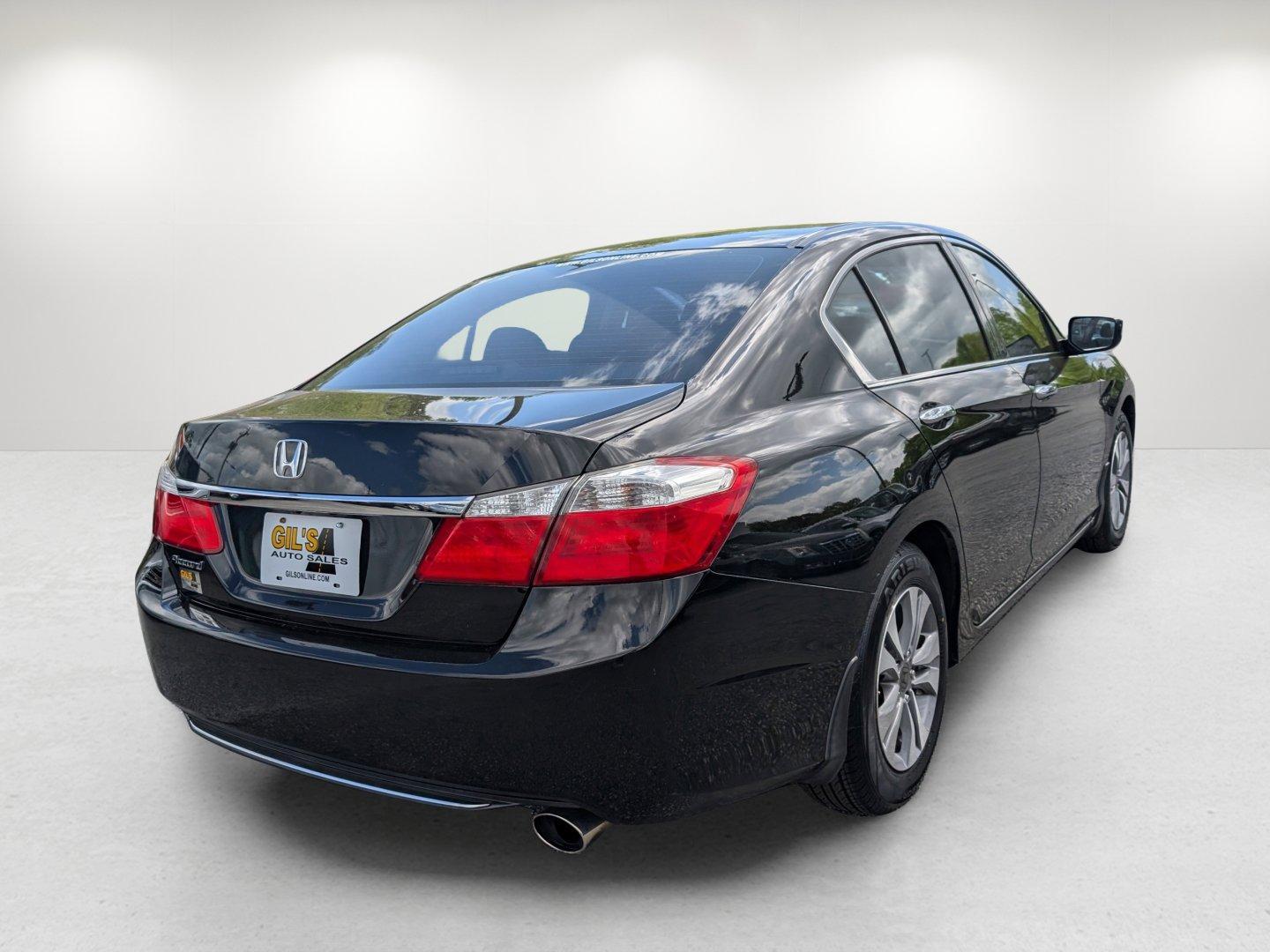 2014 Honda Accord Sedan LX (1HGCR2F38EA) with an Regular Unleaded I-4 2.4 L/144 engine, 1-Speed CVT w/OD transmission, located at 1430 Gateway Drive, Opelika, AL, 36801, (334) 239-0944, 32.637871, -85.409790 - 2014 Honda Accord Sedan LX - Photo#4