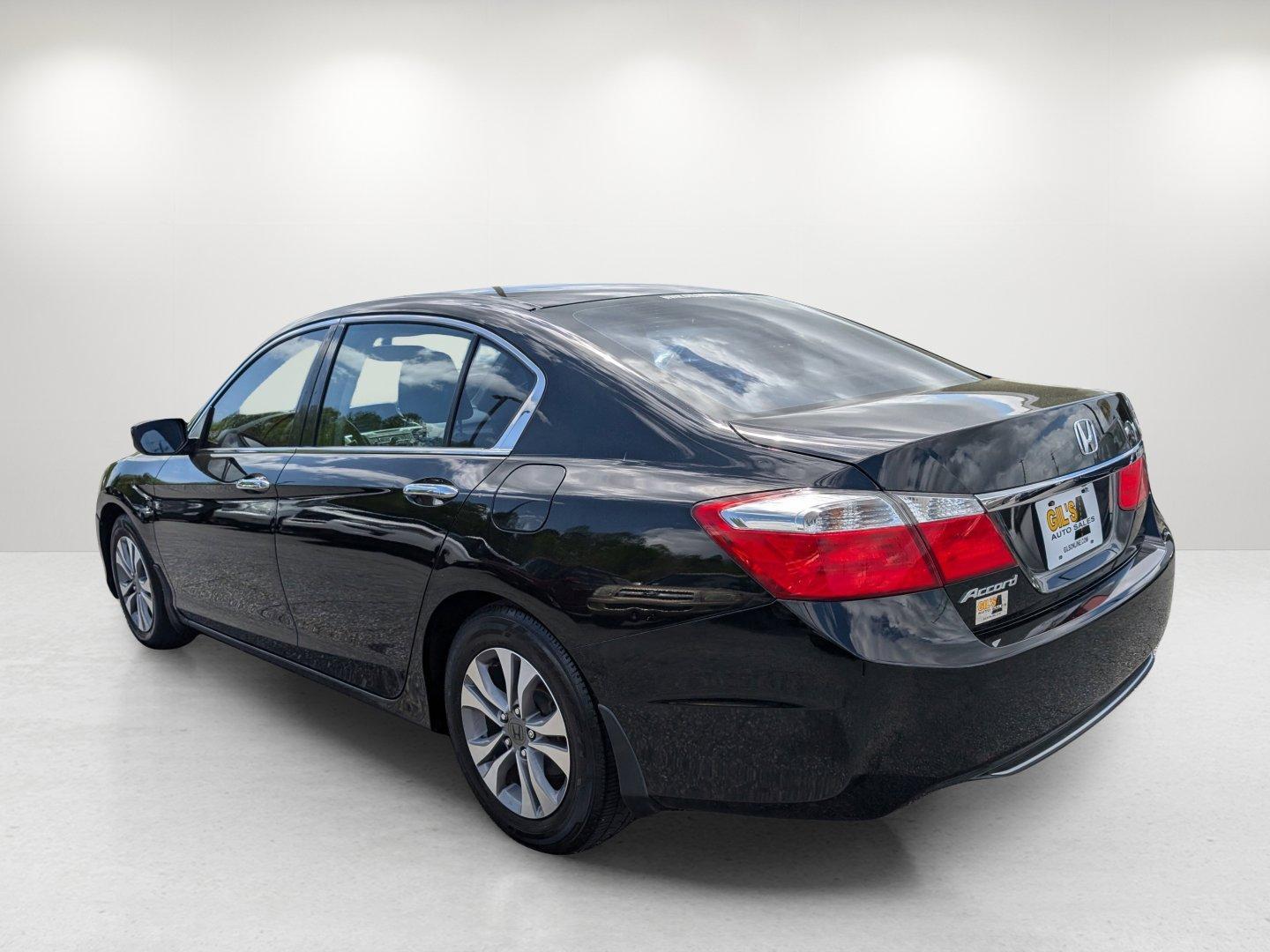 2014 Honda Accord Sedan LX (1HGCR2F38EA) with an Regular Unleaded I-4 2.4 L/144 engine, 1-Speed CVT w/OD transmission, located at 1430 Gateway Drive, Opelika, AL, 36801, (334) 239-0944, 32.637871, -85.409790 - 2014 Honda Accord Sedan LX - Photo#6