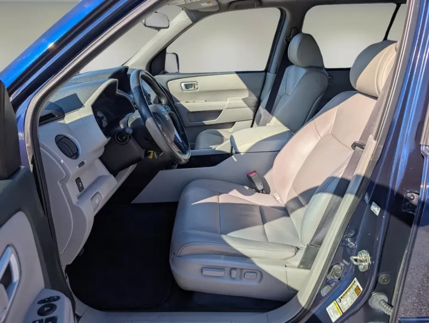 2014 Honda Pilot EX-L (5FNYF3H75EB) with an Other engine, located at 7000 Northlake Connector, Columbus, GA, 31904, (706) 987-8085, 32.524975, -84.978134 - **Discover Your Adventure-Worthy 2014 Honda Pilot EX-L at Gils Auto!**<br /> <br /> Are you ready to elevate your family outings or weekend getaways? Look no further than this 2014 Honda Pilot EX-L, available now at Gils Auto in Phenix City, AL. This versatile SUV is designed for those who embrace a - Photo#9