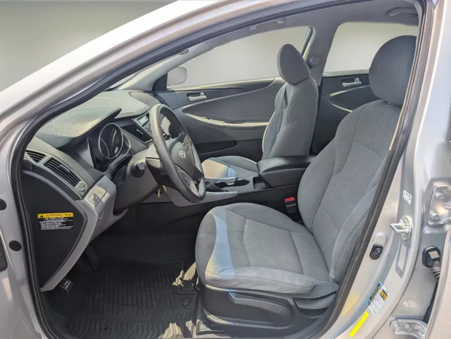 2014 /Gray Hyundai Sonata GLS (5NPEB4AC6EH) with an Regular Unleaded I-4 2.4 L/144 engine, 6-Speed Automatic w/OD transmission, located at 1430 Gateway Drive, Opelika, AL, 36801, (334) 239-0944, 32.637871, -85.409790 - 2014 Hyundai Sonata GLS - Photo#9