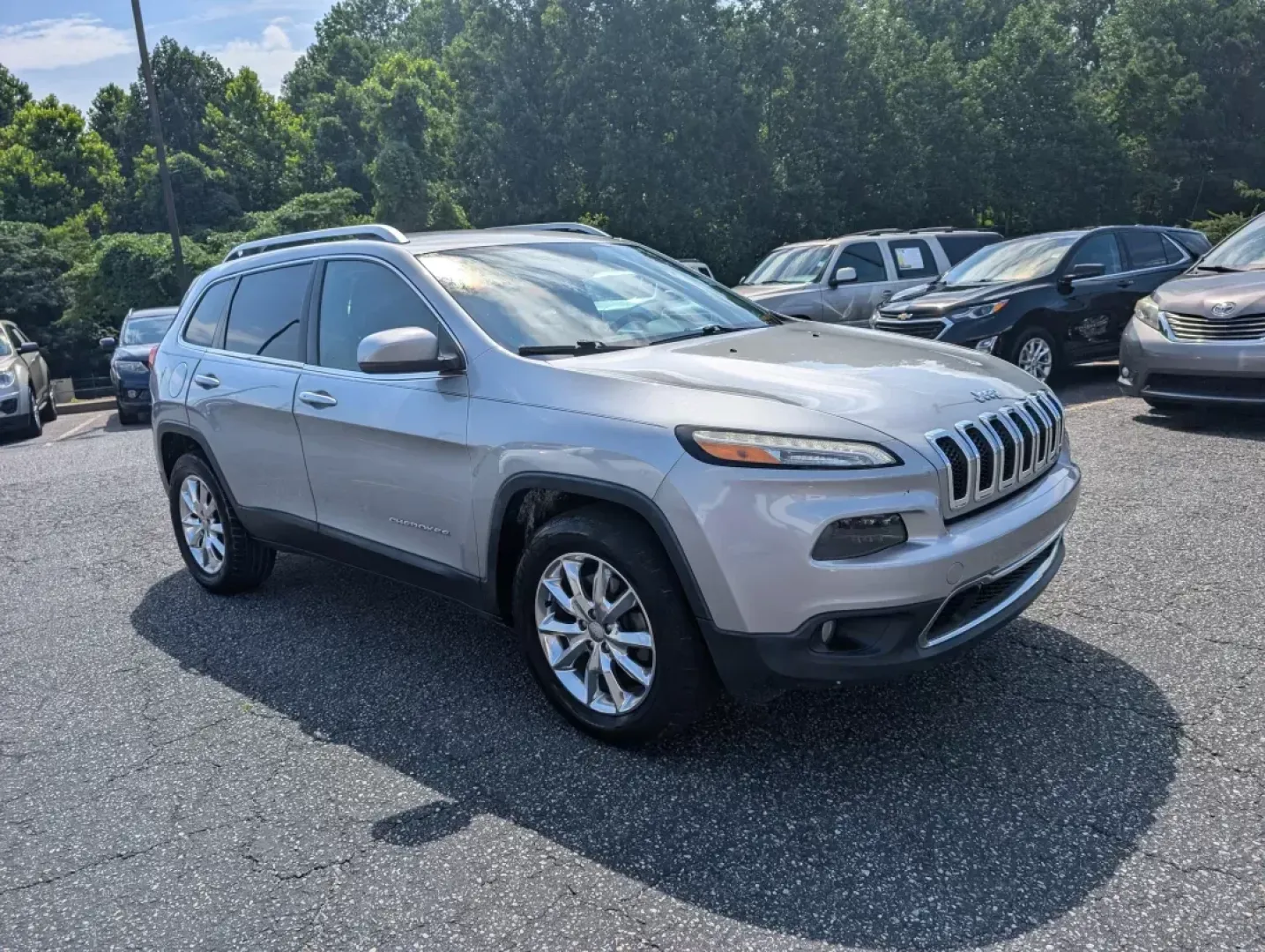 2014 /Black/Iceland Gray Jeep Cherokee Limited (1C4PJMDS4EW) with an Other engine, located at 3959 U.S. 80 W, Phenix City, AL, 36870, (334) 297-4885, 32.469296, -85.135185 - **Explore the Great Outdoors with This 2014 Jeep Cherokee Limited Perfect for Adventure Seekers in Phenix City!**<br /> <br /> Are you ready to elevate your adventures on and off the beaten path? Look no further than this stunning 2014 Jeep Cherokee Limited, a versatile Sport Utility Vehicle that c - Photo#2