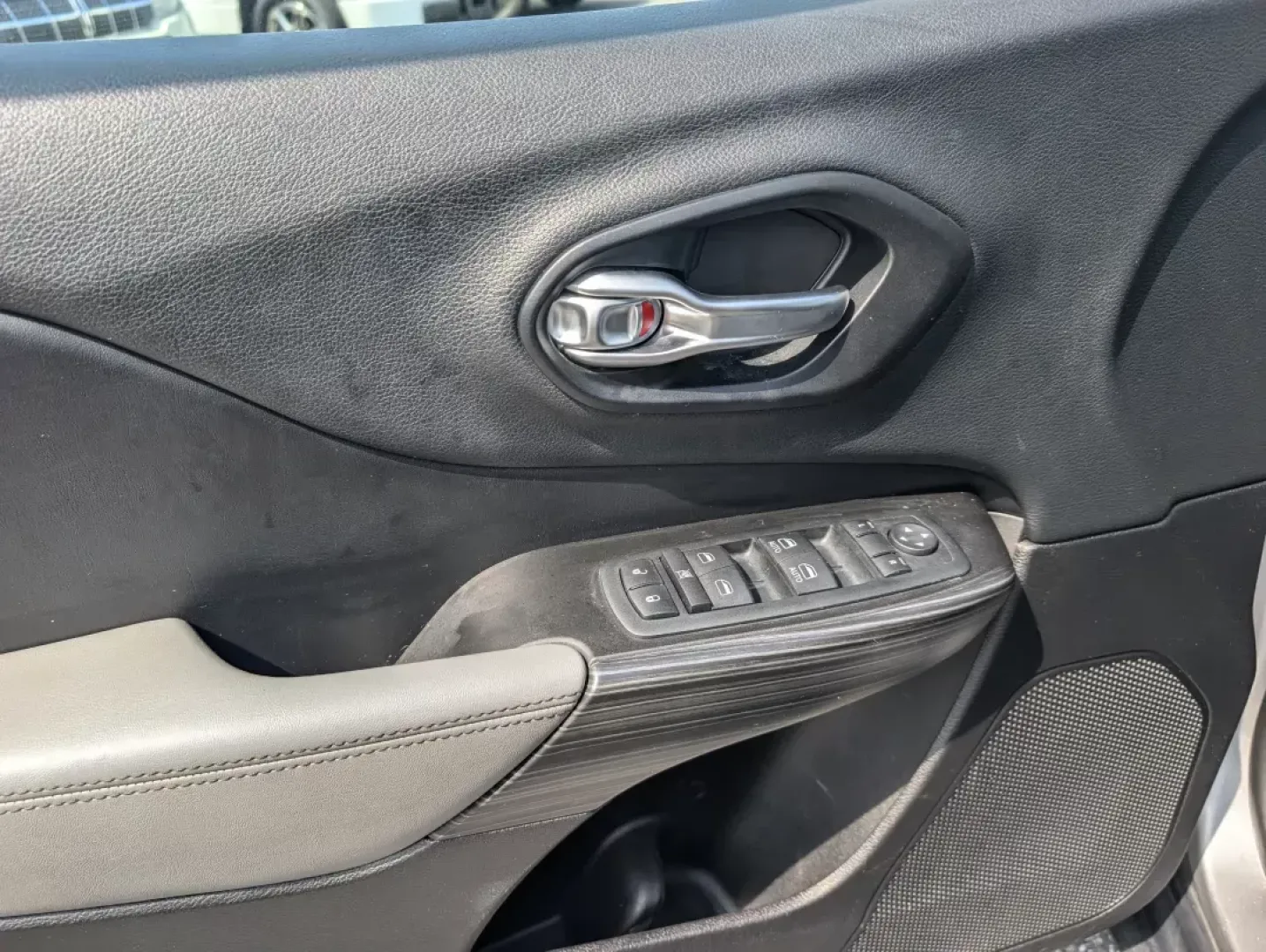 2014 /Black/Iceland Gray Jeep Cherokee Limited (1C4PJMDS4EW) with an Other engine, located at 3959 U.S. 80 W, Phenix City, AL, 36870, (334) 297-4885, 32.469296, -85.135185 - **Explore the Great Outdoors with This 2014 Jeep Cherokee Limited Perfect for Adventure Seekers in Phenix City!**<br /> <br /> Are you ready to elevate your adventures on and off the beaten path? Look no further than this stunning 2014 Jeep Cherokee Limited, a versatile Sport Utility Vehicle that c - Photo#8