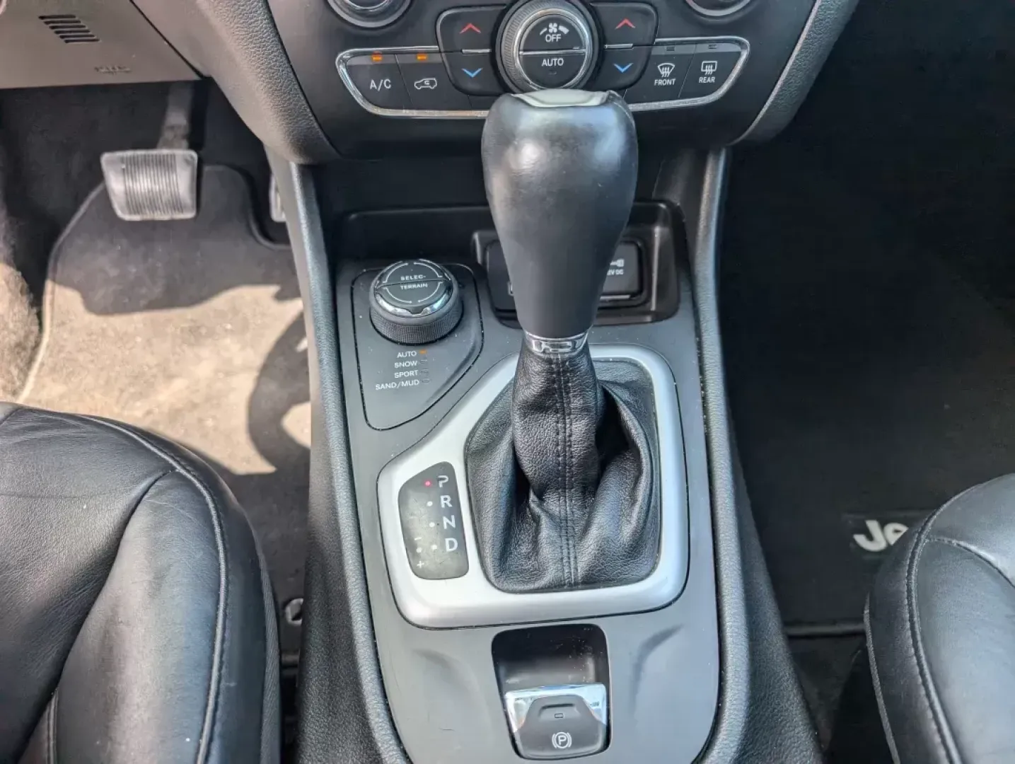2014 /Black/Iceland Gray Jeep Cherokee Limited (1C4PJMDS4EW) with an Other engine, located at 3959 U.S. 80 W, Phenix City, AL, 36870, (334) 297-4885, 32.469296, -85.135185 - **Explore the Great Outdoors with This 2014 Jeep Cherokee Limited Perfect for Adventure Seekers in Phenix City!**<br /> <br /> Are you ready to elevate your adventures on and off the beaten path? Look no further than this stunning 2014 Jeep Cherokee Limited, a versatile Sport Utility Vehicle that c - Photo#13