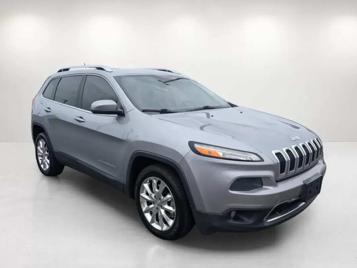 2014 /Black Jeep Cherokee Limited (1C4PJLDSXEW) with an Regular Unleaded V-6 3.2 L/198 engine, 9-Speed Automatic w/OD transmission, located at 1430 Gateway Drive, Opelika, AL, 36801, (334) 239-0944, 32.637871, -85.409790 - **Elevate Your Adventures with the 2014 Jeep Cherokee Limited in Opelika, AL**<br /> <br /> Are you ready to make unforgettable memories on your next family road trip or weekend adventure? Look no further than Gils Auto in Opelika, AL, where we offer this stunning 2014 Jeep Cherokee Limited. Perfect - Photo#3