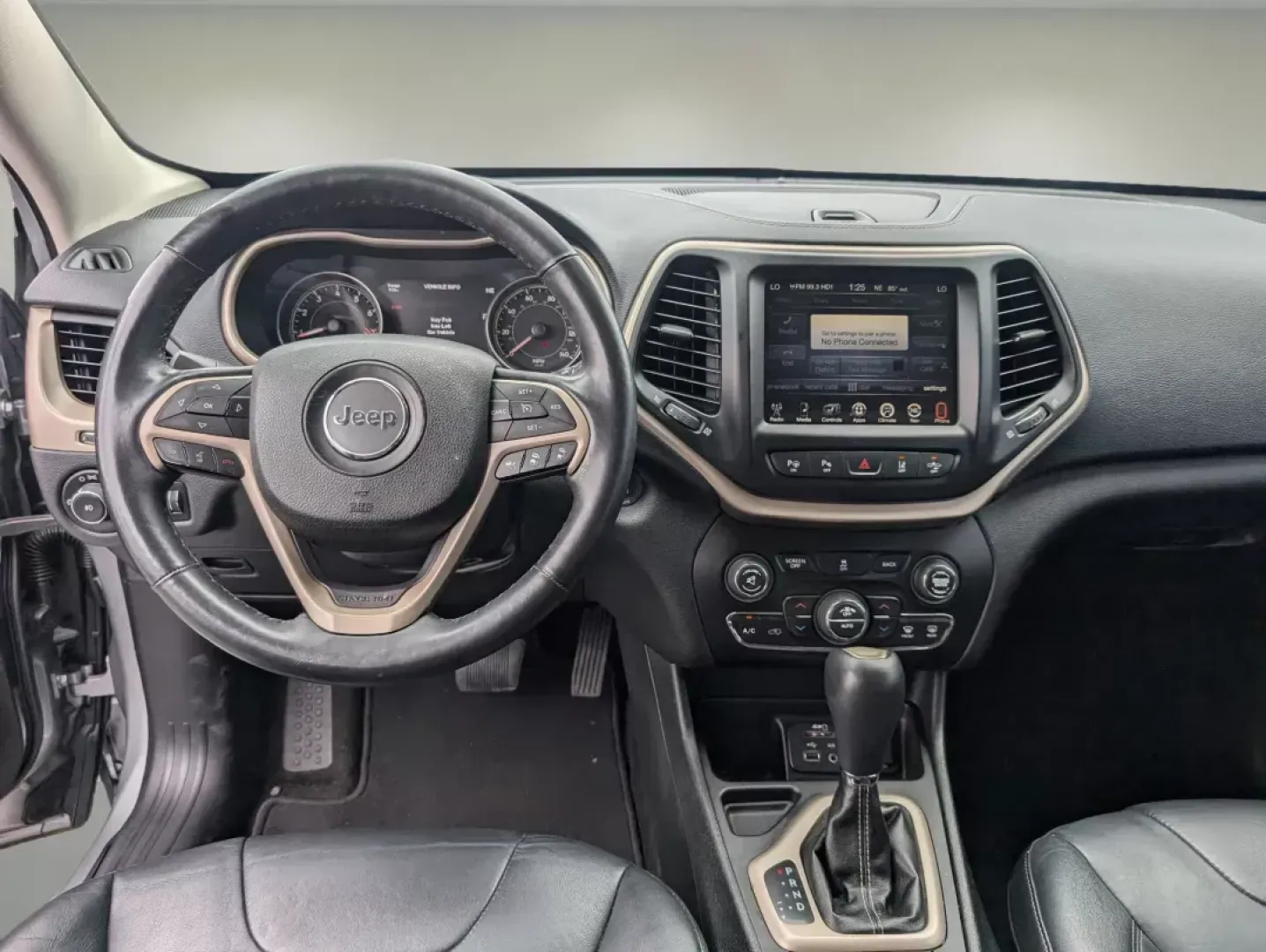 2014 /Black Jeep Cherokee Limited (1C4PJLDSXEW) with an Regular Unleaded V-6 3.2 L/198 engine, 9-Speed Automatic w/OD transmission, located at 1430 Gateway Drive, Opelika, AL, 36801, (334) 239-0944, 32.637871, -85.409790 - **Elevate Your Adventures with the 2014 Jeep Cherokee Limited in Opelika, AL**<br /> <br /> Are you ready to make unforgettable memories on your next family road trip or weekend adventure? Look no further than Gils Auto in Opelika, AL, where we offer this stunning 2014 Jeep Cherokee Limited. Perfect - Photo#12
