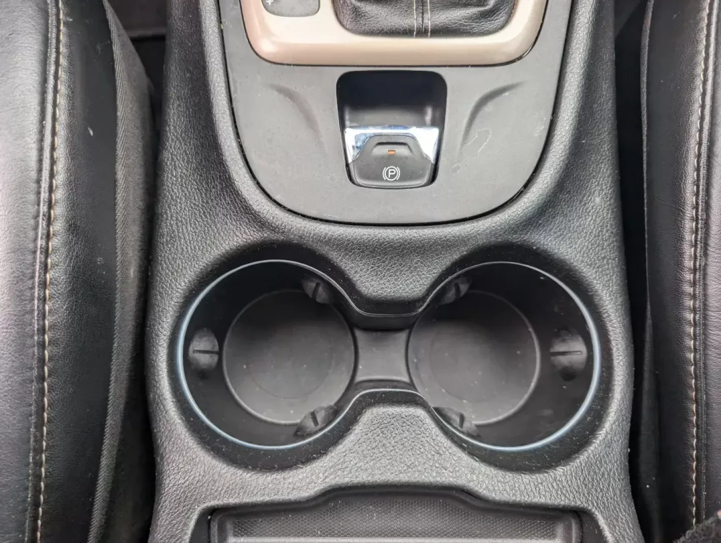 2014 /Black Jeep Cherokee Limited (1C4PJLDSXEW) with an Regular Unleaded V-6 3.2 L/198 engine, 9-Speed Automatic w/OD transmission, located at 1430 Gateway Drive, Opelika, AL, 36801, (334) 239-0944, 32.637871, -85.409790 - **Elevate Your Adventures with the 2014 Jeep Cherokee Limited in Opelika, AL**<br /> <br /> Are you ready to make unforgettable memories on your next family road trip or weekend adventure? Look no further than Gils Auto in Opelika, AL, where we offer this stunning 2014 Jeep Cherokee Limited. Perfect - Photo#13