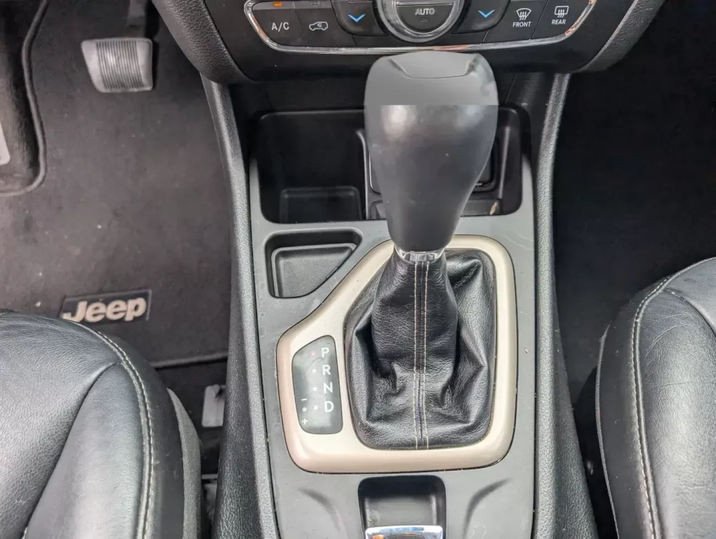 2014 /Black Jeep Cherokee Limited (1C4PJLDSXEW) with an Regular Unleaded V-6 3.2 L/198 engine, 9-Speed Automatic w/OD transmission, located at 1430 Gateway Drive, Opelika, AL, 36801, (334) 239-0944, 32.637871, -85.409790 - **Elevate Your Adventures with the 2014 Jeep Cherokee Limited in Opelika, AL**<br /> <br /> Are you ready to make unforgettable memories on your next family road trip or weekend adventure? Look no further than Gils Auto in Opelika, AL, where we offer this stunning 2014 Jeep Cherokee Limited. Perfect - Photo#14