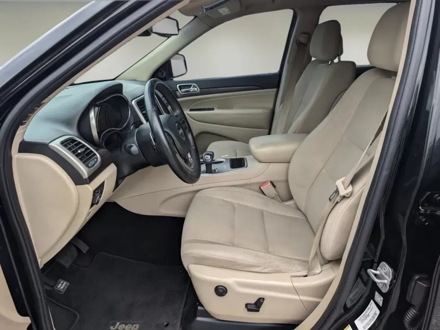 2014 /Black/Lt Frost Beige Jeep Grand Cherokee Laredo (1C4RJEAG1EC) with an Regular Unleaded V-6 3.6 L/220 engine, 8-Speed Automatic w/OD transmission, located at 804 22nd Ave, Phenix City, AL, 36870, (334) 297-1860, 32.484749, -85.024475 - 2014 Jeep Grand Cherokee Laredo - Photo#9