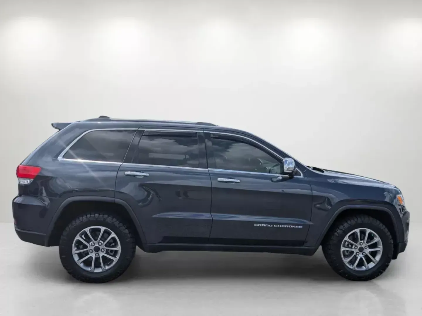 2014 /Black Jeep Grand Cherokee Limited (1C4RJFBG0EC) with an Other engine, located at 804 22nd Ave, Phenix City, AL, 36870, (334) 297-1860, 32.484749, -85.024475 - **Explore Adventure with the 2014 Jeep Grand Cherokee Limited Perfect for Every Journey!**<br /> <br /> Are you ready to elevate your driving experience and embrace endless adventures? The 2014 Jeep Grand Cherokee Limited is here to make your journeys more thrilling and enjoyable. Whether you're na - Photo#3