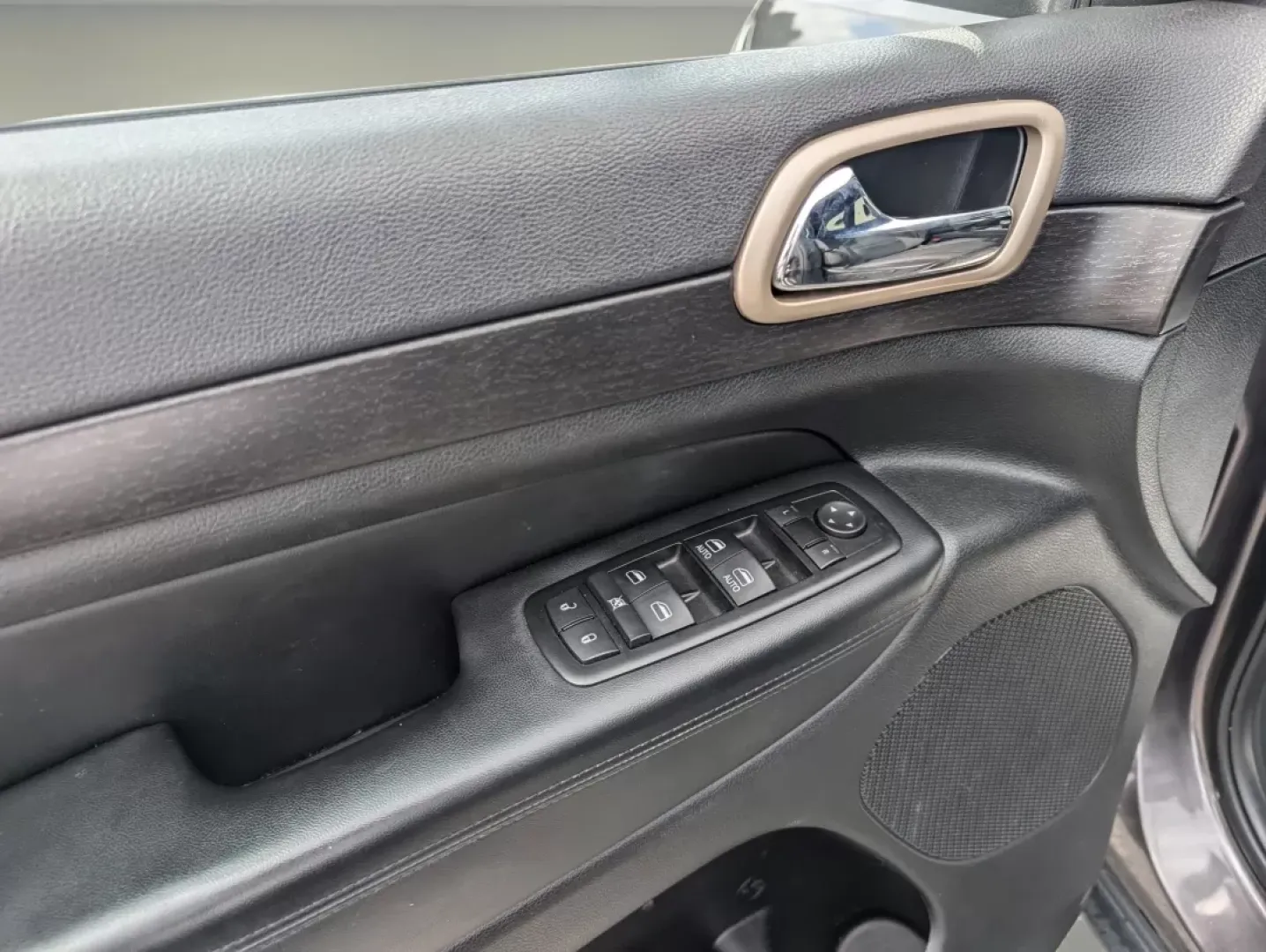 2014 /Black Jeep Grand Cherokee Laredo (1C4RJEAG8EC) with an Other engine, located at 804 22nd Ave, Phenix City, AL, 36870, (334) 297-1860, 32.484749, -85.024475 - 2014 Jeep Grand Cherokee Laredo - Photo#8