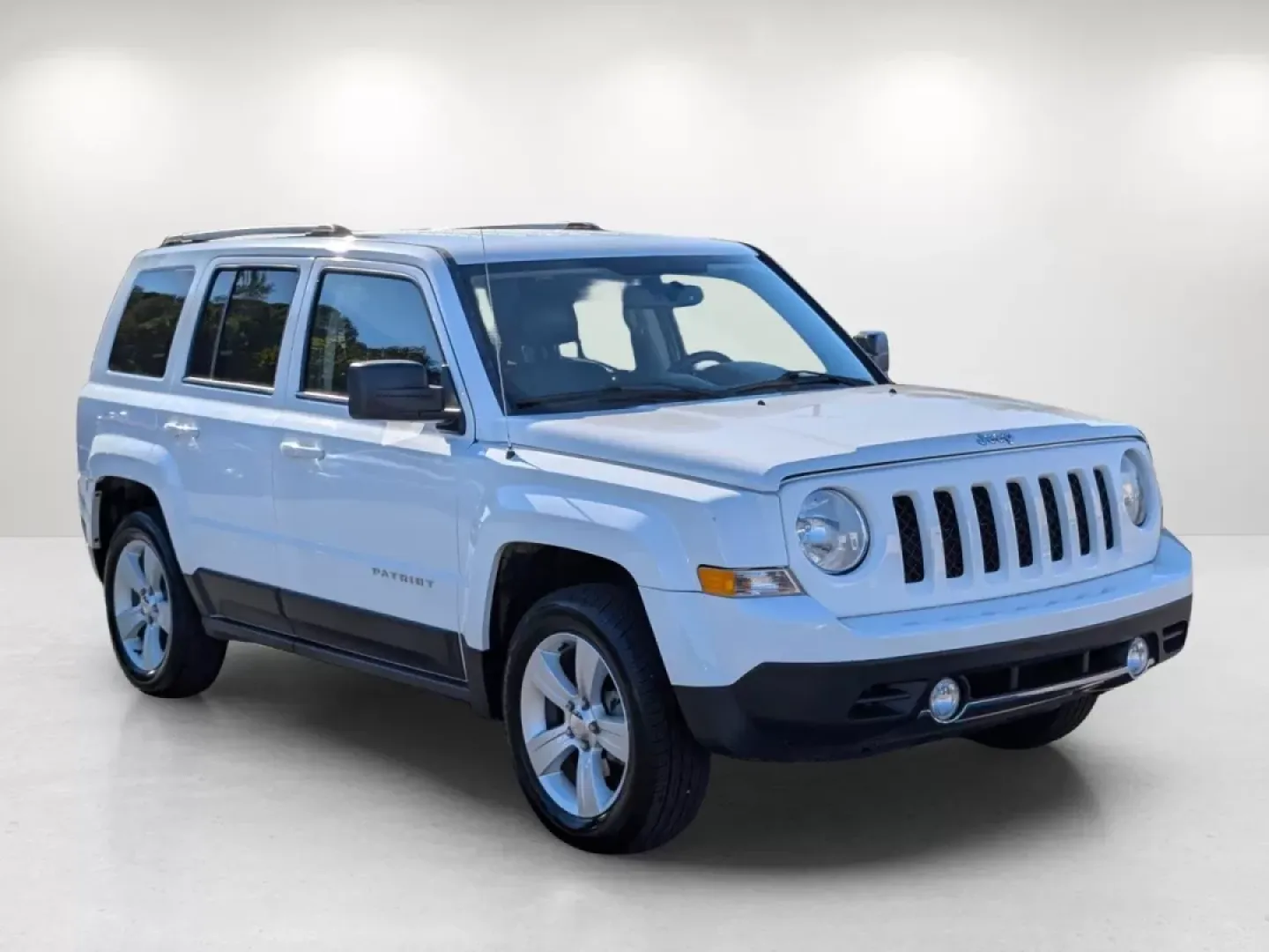 2014 /Dark Slate Gray Jeep Patriot Limited (1C4NJPCB8ED) with an Other engine, located at 1430 Gateway Drive, Opelika, AL, 36801, (334) 239-0944, 32.637871, -85.409790 - Discover the ultimate blend of style and practicality with the 2014 Jeep Patriot Limited, an SUV designed for those who refuse to compromise on adventure or comfort. Whether you're exploring the scenic routes of the Chattahoochee River or commuting through the bustling streets of Phenix City, AL, th - Photo#2