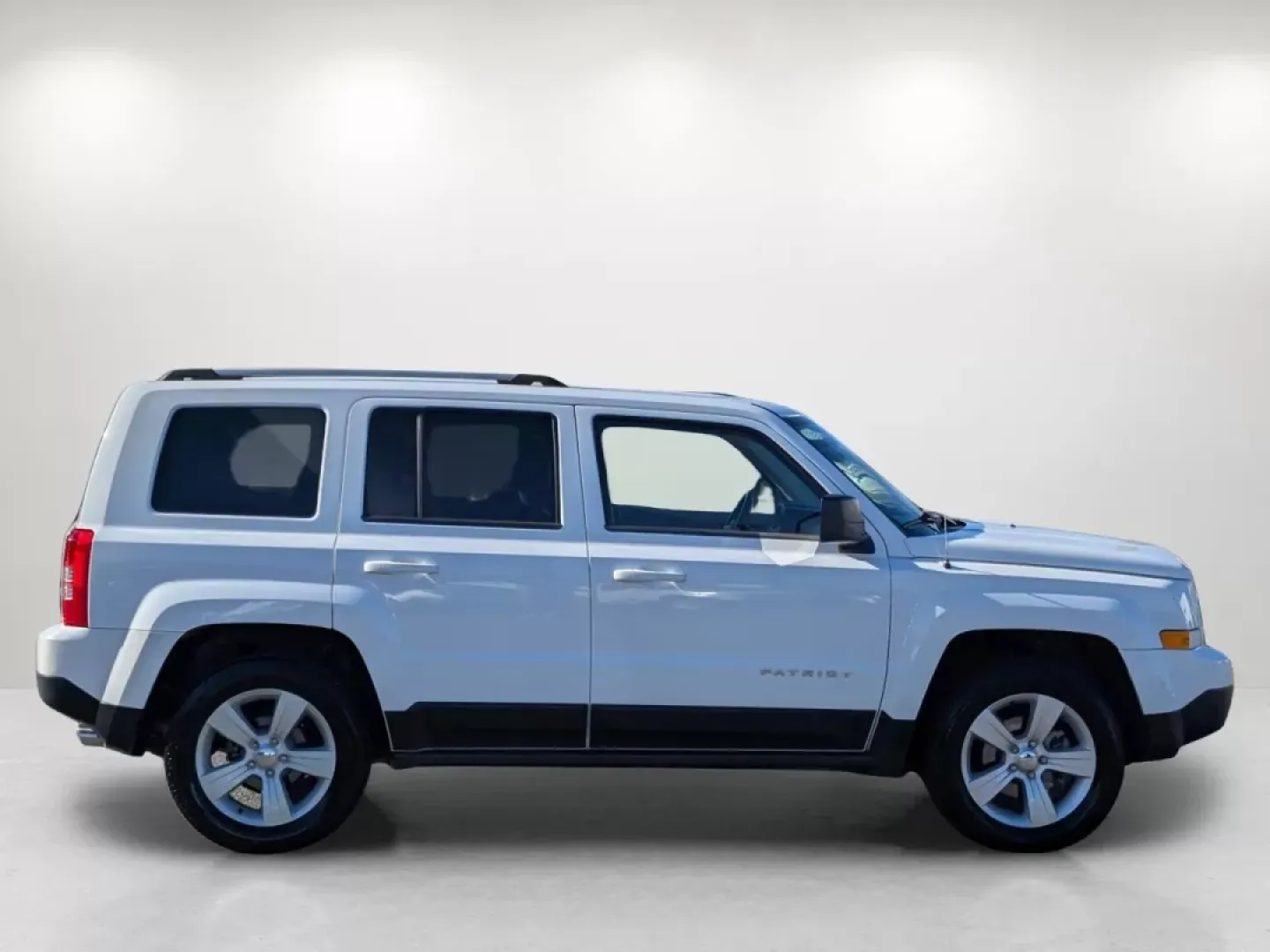2014 /Dark Slate Gray Jeep Patriot Limited (1C4NJPCB8ED) with an Other engine, located at 1430 Gateway Drive, Opelika, AL, 36801, (334) 239-0944, 32.637871, -85.409790 - Discover the ultimate blend of style and practicality with the 2014 Jeep Patriot Limited, an SUV designed for those who refuse to compromise on adventure or comfort. Whether you're exploring the scenic routes of the Chattahoochee River or commuting through the bustling streets of Phenix City, AL, th - Photo#3