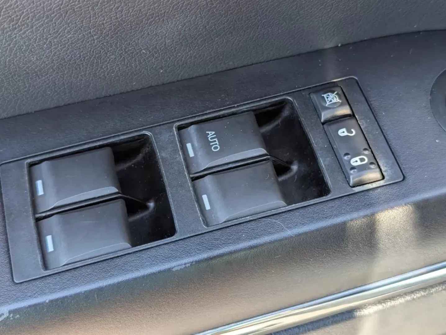 2014 /Dark Slate Gray Jeep Patriot Limited (1C4NJPCB8ED) with an Other engine, located at 1430 Gateway Drive, Opelika, AL, 36801, (334) 239-0944, 32.637871, -85.409790 - Discover the ultimate blend of style and practicality with the 2014 Jeep Patriot Limited, an SUV designed for those who refuse to compromise on adventure or comfort. Whether you're exploring the scenic routes of the Chattahoochee River or commuting through the bustling streets of Phenix City, AL, th - Photo#10