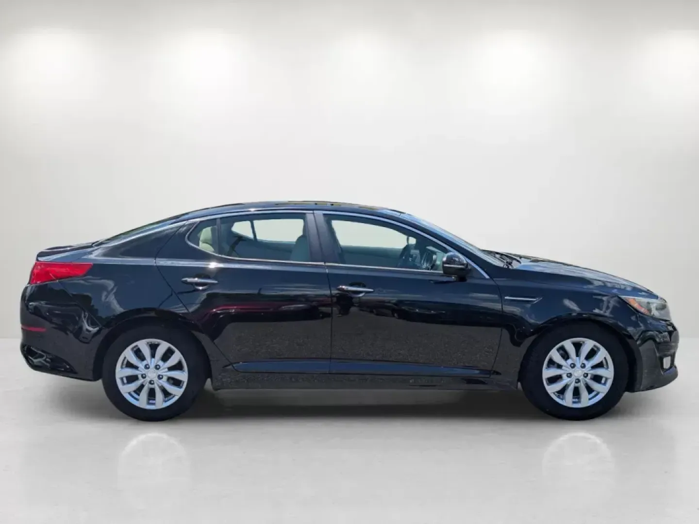 2014 /Beige Kia Optima EX (5XXGN4A73EG) with an Other engine, located at 5115 14th Ave., Columbus, GA, 31904, (706) 323-0345, 32.511494, -84.971046 - Elevate your driving experience with the stunning 2014 Kia Optima EX, now available at Gils Auto - Columbus, located at 5115 14th Ave., Columbus, GA 31904. This exceptional sedan is not only an eye-catcher with its sleek Ebony Black exterior and sophisticated beige leather interior, but it also offe - Photo#3