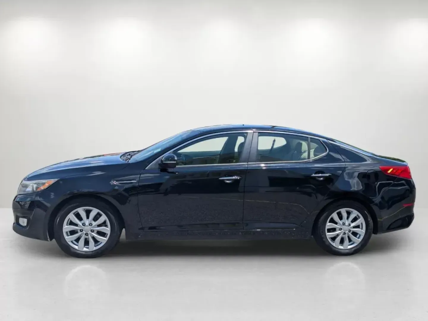 2014 /Beige Kia Optima EX (5XXGN4A73EG) with an Other engine, located at 5115 14th Ave., Columbus, GA, 31904, (706) 323-0345, 32.511494, -84.971046 - Elevate your driving experience with the stunning 2014 Kia Optima EX, now available at Gils Auto - Columbus, located at 5115 14th Ave., Columbus, GA 31904. This exceptional sedan is not only an eye-catcher with its sleek Ebony Black exterior and sophisticated beige leather interior, but it also offe - Photo#7