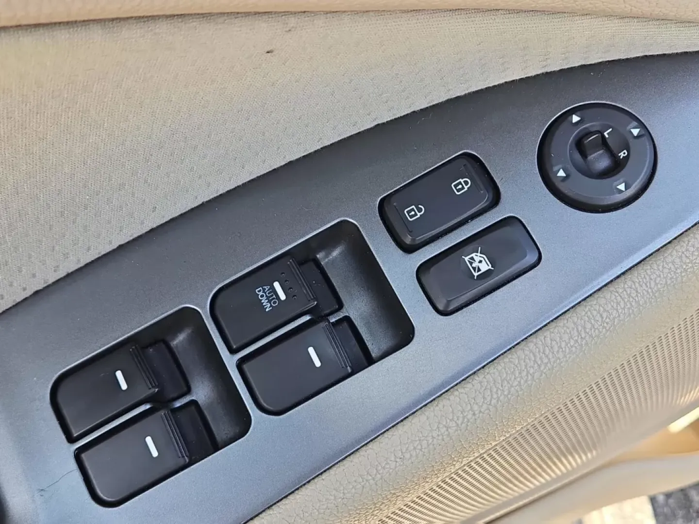 2014 /Beige Kia Optima LX (5XXGM4A74EG) with an Other engine, located at 1430 Gateway Drive, Opelika, AL, 36801, (334) 239-0944, 32.637871, -85.409790 - **Experience Unmatched Comfort and Style with This 2014 Kia Optima LX Perfect for Your Daily Commutes!**<br /> <br /> If you're searching for a dependable sedan that perfectly blends style, comfort, and technology, your quest ends here! The 2014 Kia Optima LX is not just a car; it's a lifestyle upg - Photo#10