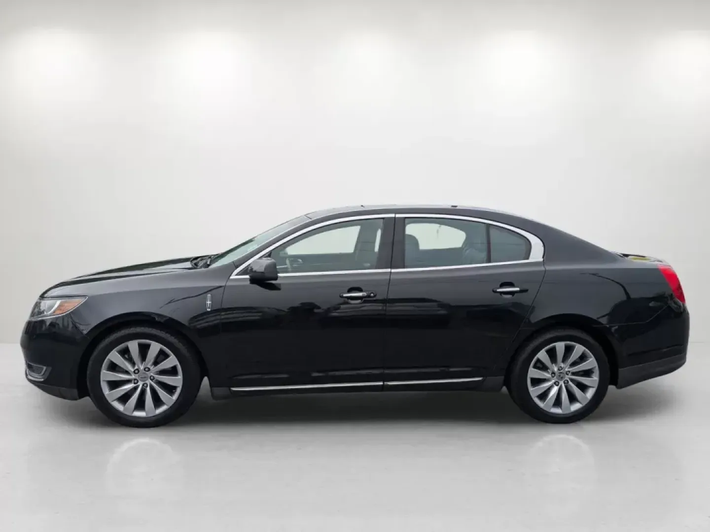 2014 Lincoln MKS (1LNHL9DK9EG) with an Regular Unleaded V-6 3.7 L/227 engine, 6-Speed Automatic w/OD transmission, located at 521 Old Farm Lane Rd, Prattville, AL, 36066, (334) 325-1505, 32.482460, -86.416367 - 2014 Lincoln MKS - Photo#7