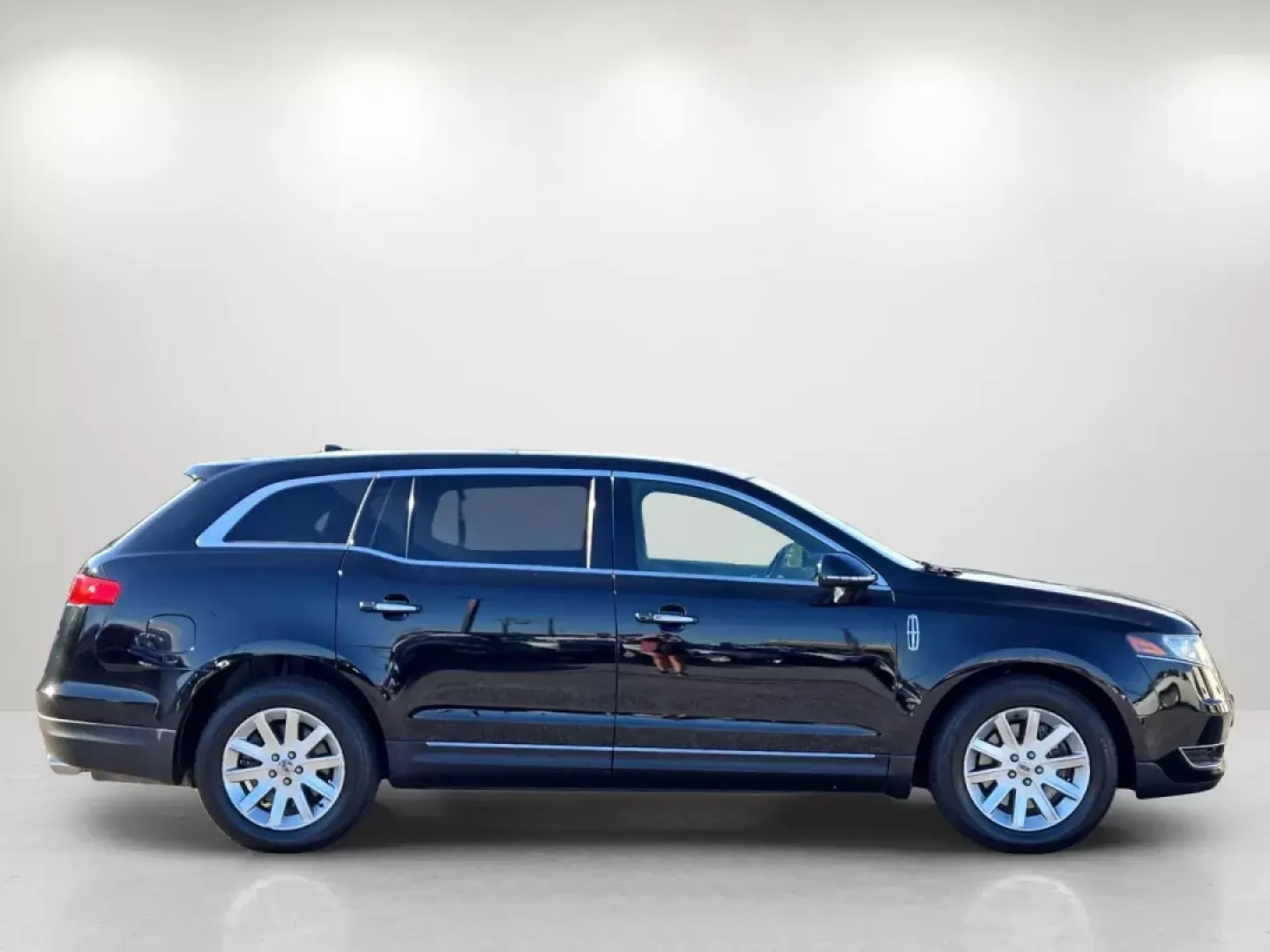 2014 Lincoln MKT (2LMHJ5NK0EB) with an Other engine, located at 1430 Gateway Drive, Opelika, AL, 36801, (334) 239-0944, 32.637871, -85.409790 - ### Experience Luxury and Versatility with the 2014 Lincoln MKT at Gils Auto in Phenix City<br /> <br /> Are you searching for a vehicle that seamlessly combines elegance, comfort, and practicality? Look no further than the 2014 Lincoln MKT, now available at Gils Auto in Phenix City, AL! This sporty - Photo#4