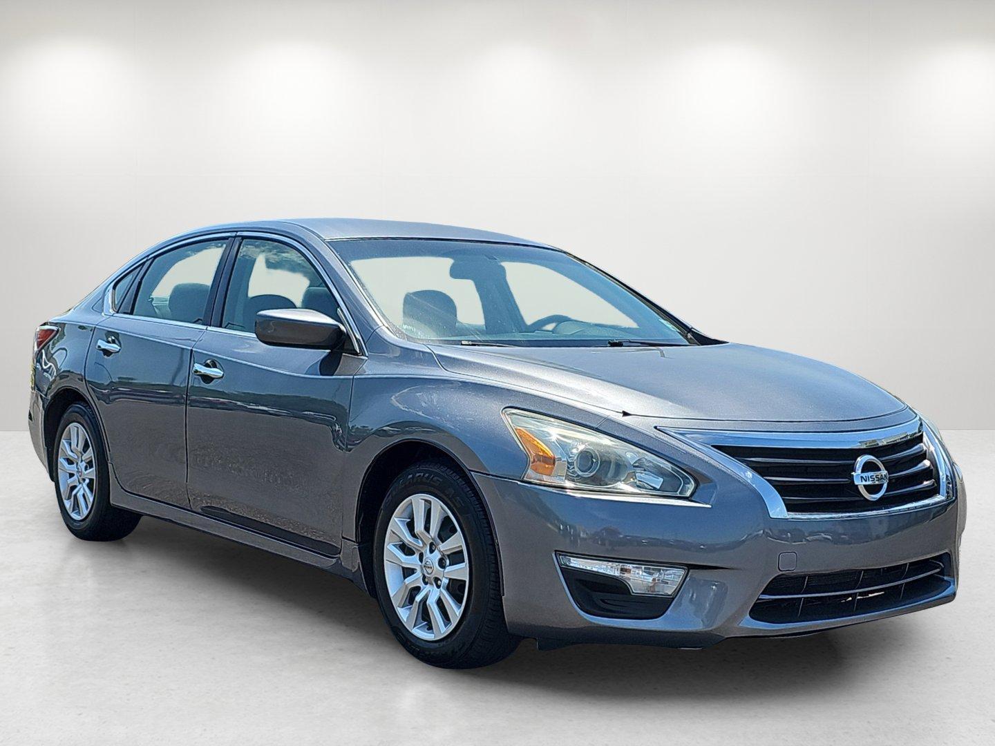 2014 /Charcoal Nissan Altima 2.5 S (1N4AL3AP6EC) with an Regular Unleaded I-4 2.5 L/152 engine, 1-Speed CVT w/OD transmission, located at 521 Old Farm Lane Rd, Prattville, AL, 36066, (334) 325-1505, 32.482460, -86.416367 - 2014 Nissan Altima 2.5 S - Photo#3