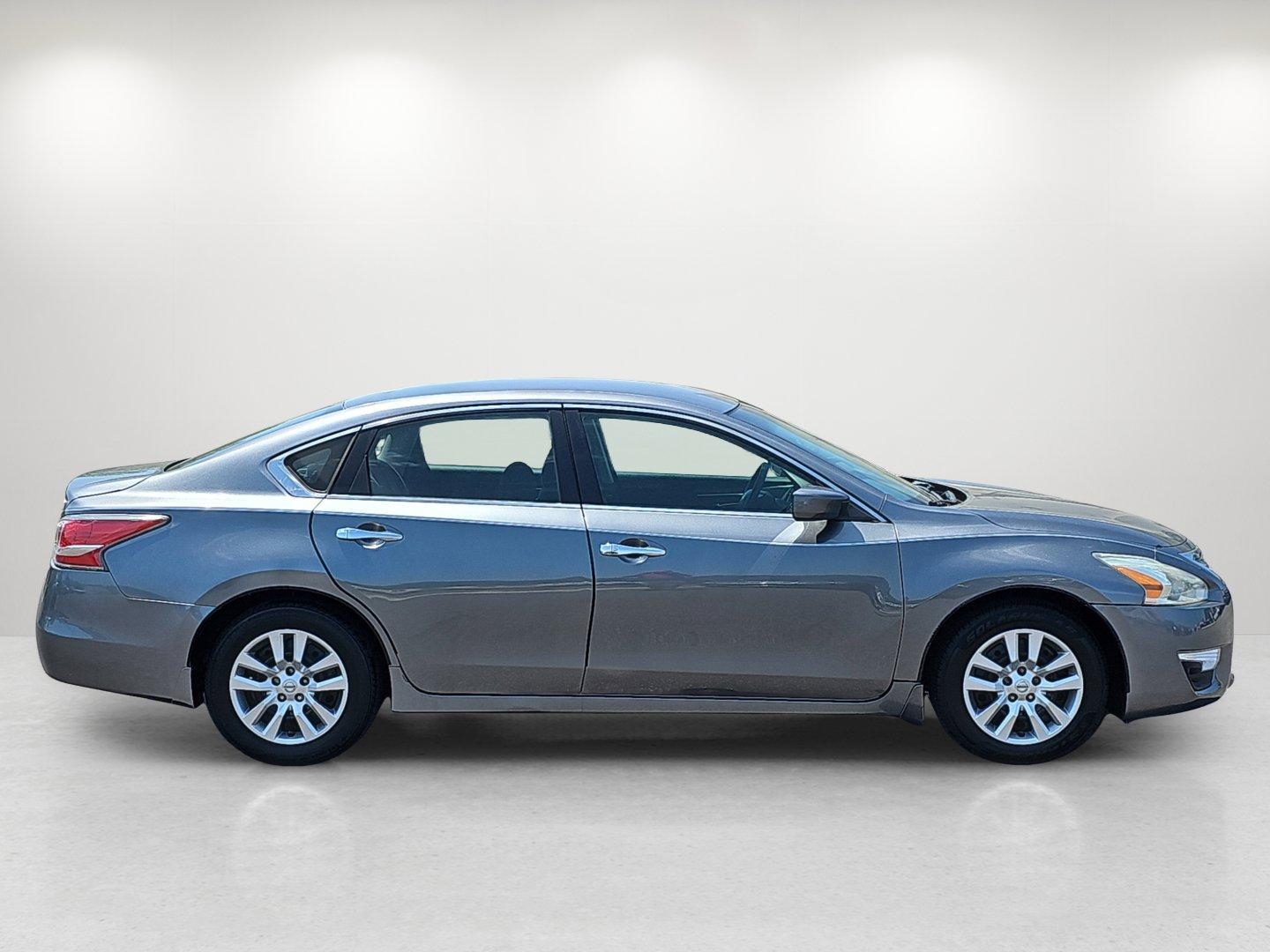 2014 /Charcoal Nissan Altima 2.5 S (1N4AL3AP6EC) with an Regular Unleaded I-4 2.5 L/152 engine, 1-Speed CVT w/OD transmission, located at 521 Old Farm Lane Rd, Prattville, AL, 36066, (334) 325-1505, 32.482460, -86.416367 - 2014 Nissan Altima 2.5 S - Photo#4