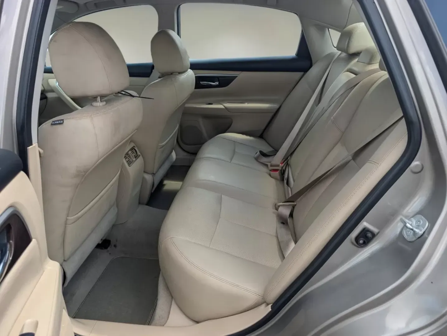 2014 /Beige Nissan Altima 2.5 SL (1N4AL3AP9EC) with an Other engine, located at 3959 U.S. 80 W, Phenix City, AL, 36870, (334) 297-4885, 32.469296, -85.135185 - Discover a whole new driving experience with the 2014 Nissan Altima 2.5 SL, a remarkable sedan designed with your lifestyle in mind. Whether you're navigating the bustling streets of Phenix City, AL, or embarking on a weekend adventure to nearby attractions like Lake Harding, this car delivers both - Photo#11