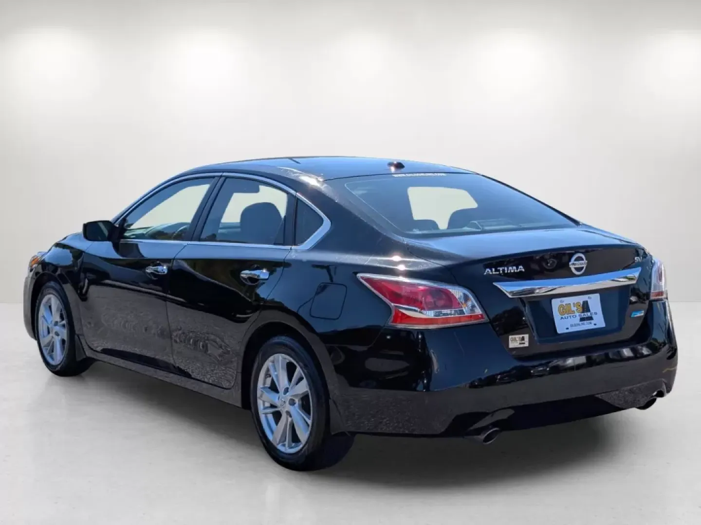 2014 /Black Nissan Altima 2.5 SV (1N4AL3AP8EC) with an Other engine, located at 1430 Gateway Drive, Opelika, AL, 36801, (334) 239-0944, 32.637871, -85.409790 - Discover the perfect blend of comfort, efficiency, and style with this 2014 Nissan Altima 2.5 SV, exclusively available at Gils Auto in Opelika, AL. If you are searching for a reliable sedan that excels in everyday commuting while also offering the versatility for weekend adventures, this Altima is - Photo#6