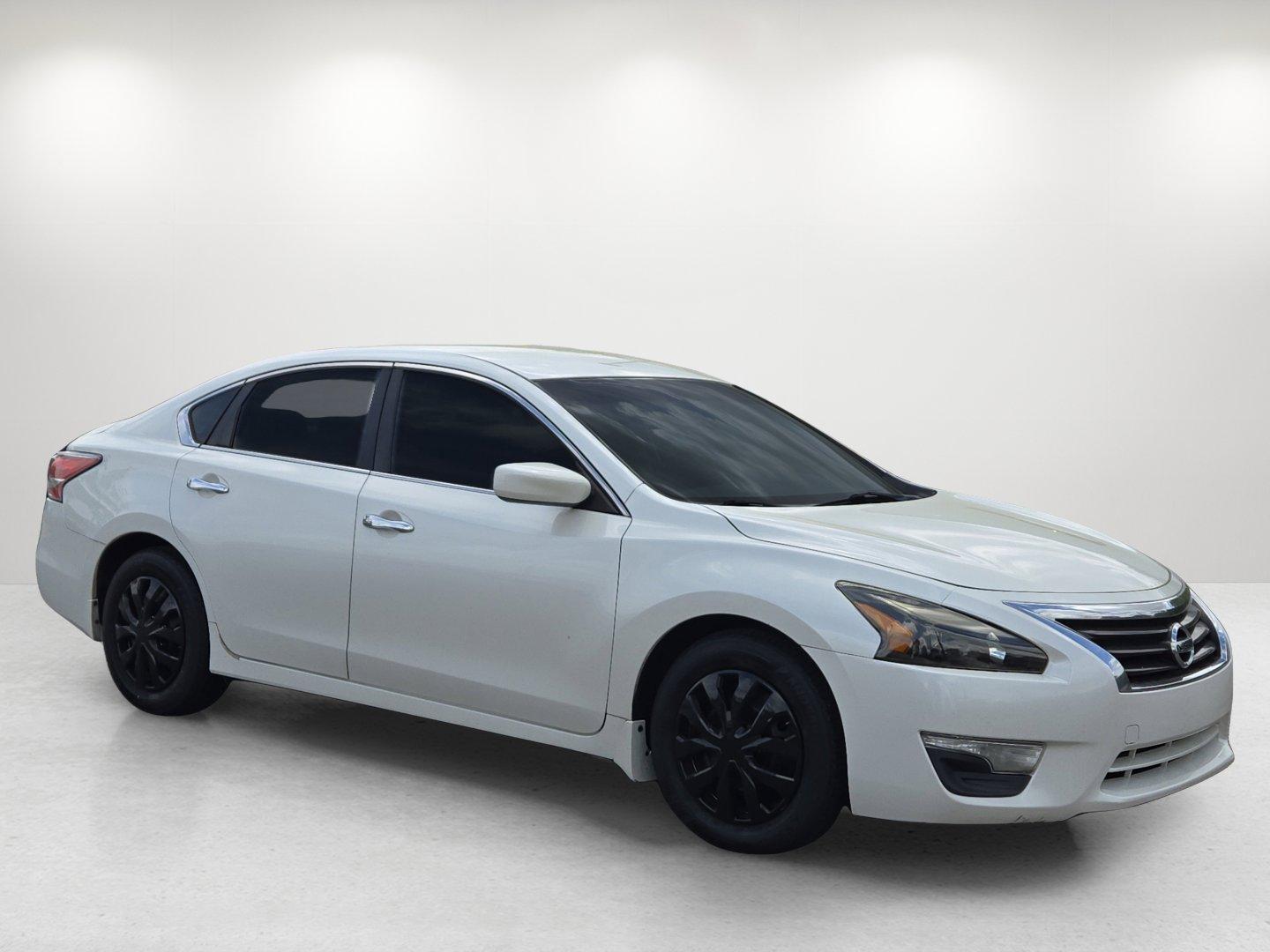 2014 /Charcoal Nissan Altima 2.5 S (1N4AL3AP9EC) with an Regular Unleaded I-4 2.5 L/152 engine, 1-Speed CVT w/OD transmission, located at 804 22nd Ave, Phenix City, AL, 36870, (334) 297-1860, 32.484749, -85.024475 - 2014 Nissan Altima 2.5 S - Photo#3