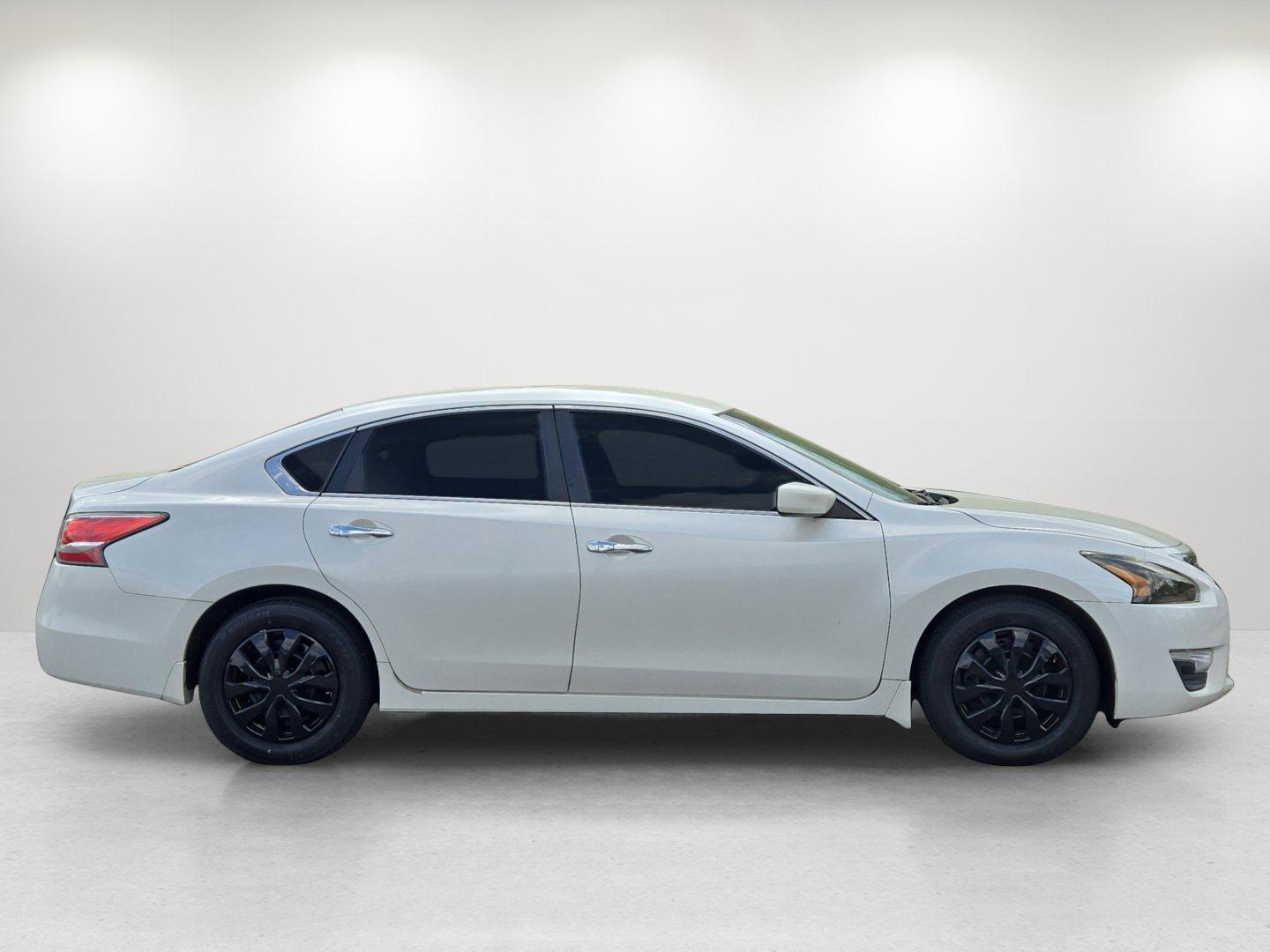 2014 /Charcoal Nissan Altima 2.5 S (1N4AL3AP9EC) with an Regular Unleaded I-4 2.5 L/152 engine, 1-Speed CVT w/OD transmission, located at 804 22nd Ave, Phenix City, AL, 36870, (334) 297-1860, 32.484749, -85.024475 - 2014 Nissan Altima 2.5 S - Photo#4