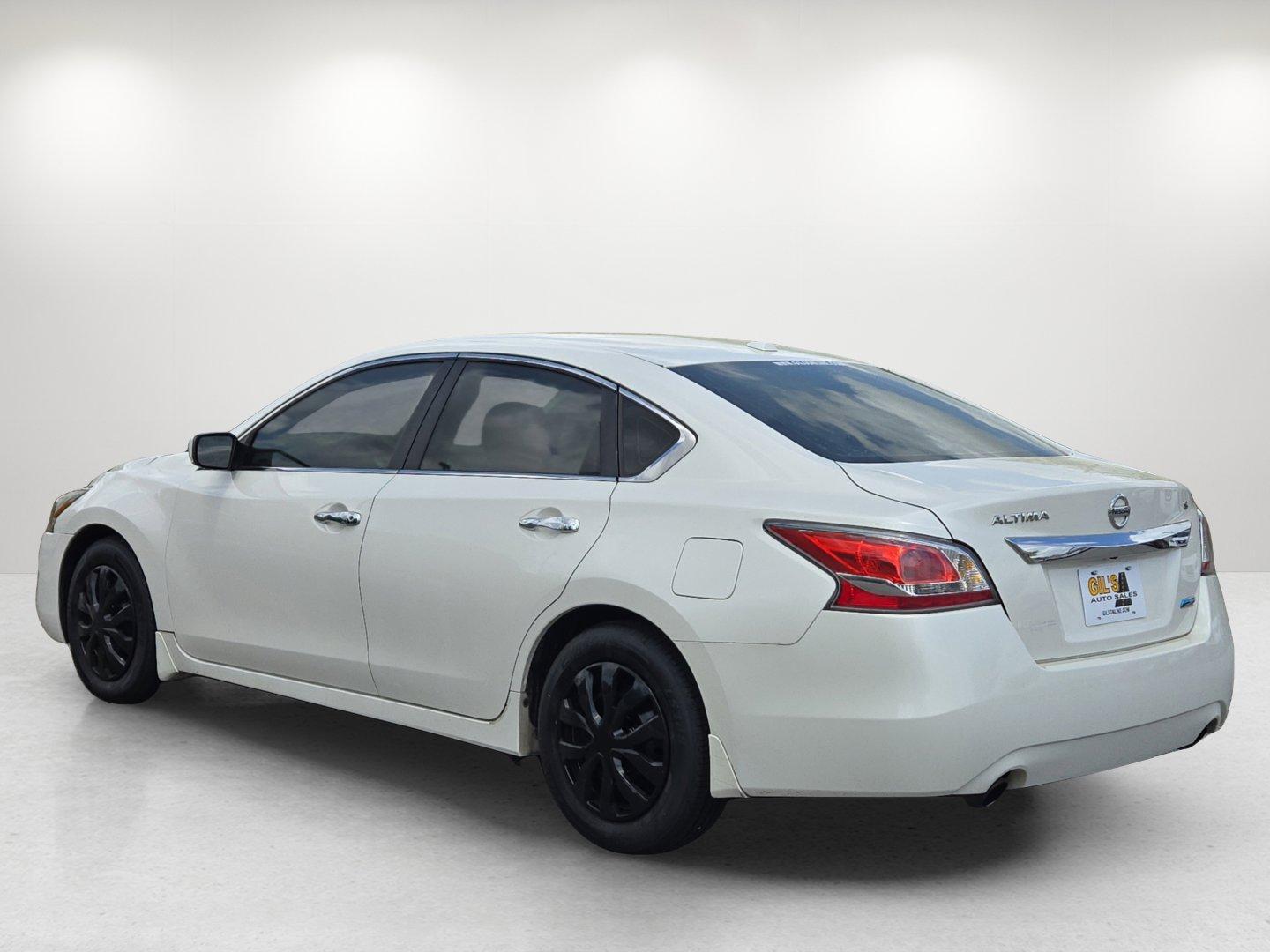 2014 /Charcoal Nissan Altima 2.5 S (1N4AL3AP9EC) with an Regular Unleaded I-4 2.5 L/152 engine, 1-Speed CVT w/OD transmission, located at 804 22nd Ave, Phenix City, AL, 36870, (334) 297-1860, 32.484749, -85.024475 - 2014 Nissan Altima 2.5 S - Photo#7