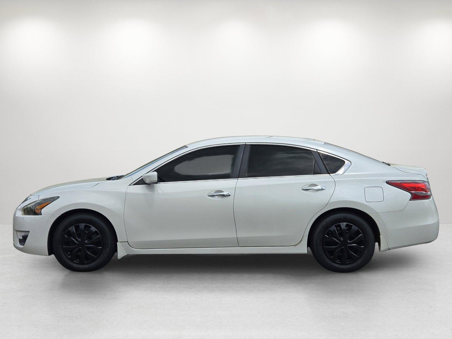 2014 /Charcoal Nissan Altima 2.5 S (1N4AL3AP9EC) with an Regular Unleaded I-4 2.5 L/152 engine, 1-Speed CVT w/OD transmission, located at 804 22nd Ave, Phenix City, AL, 36870, (334) 297-1860, 32.484749, -85.024475 - 2014 Nissan Altima 2.5 S - Photo#8